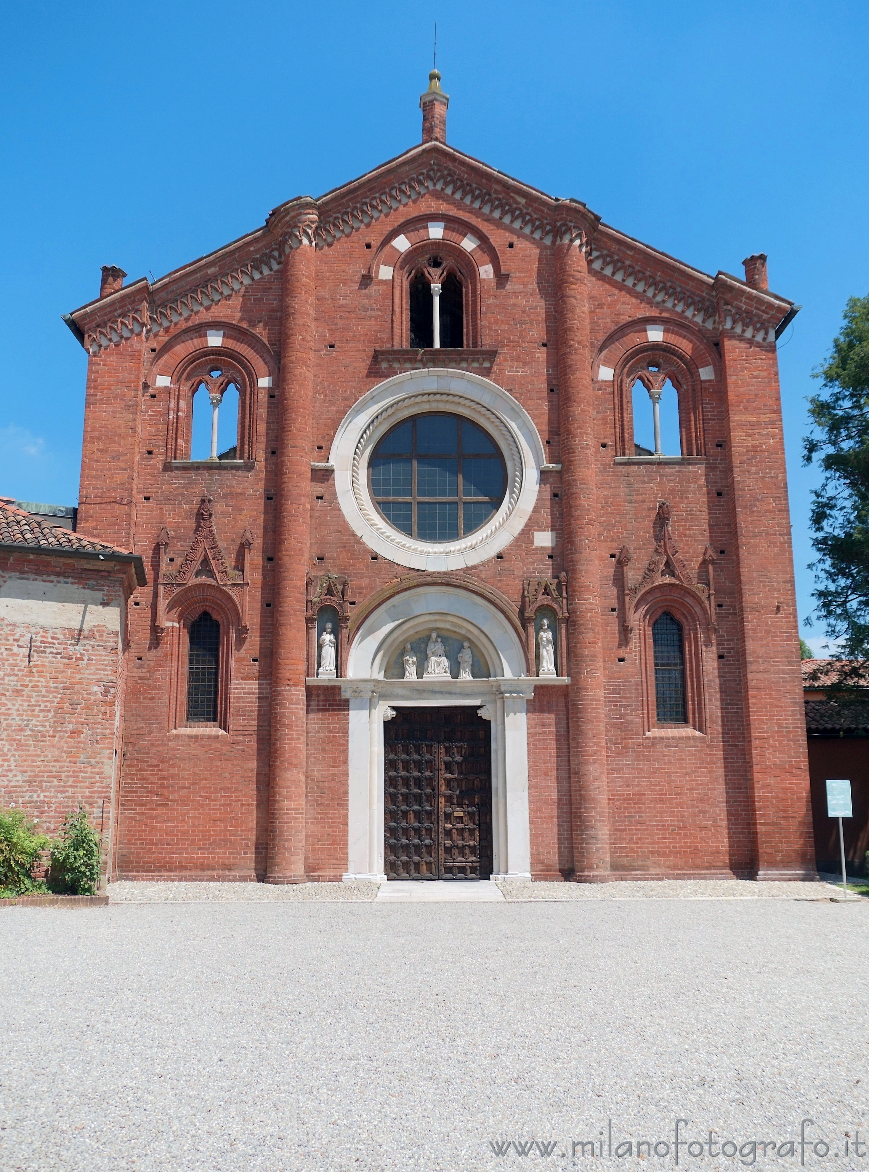San Giuliano Milanese (Milan, Italy): Facade of the Abbey of Viboldone - San Giuliano Milanese (Milan, Italy)