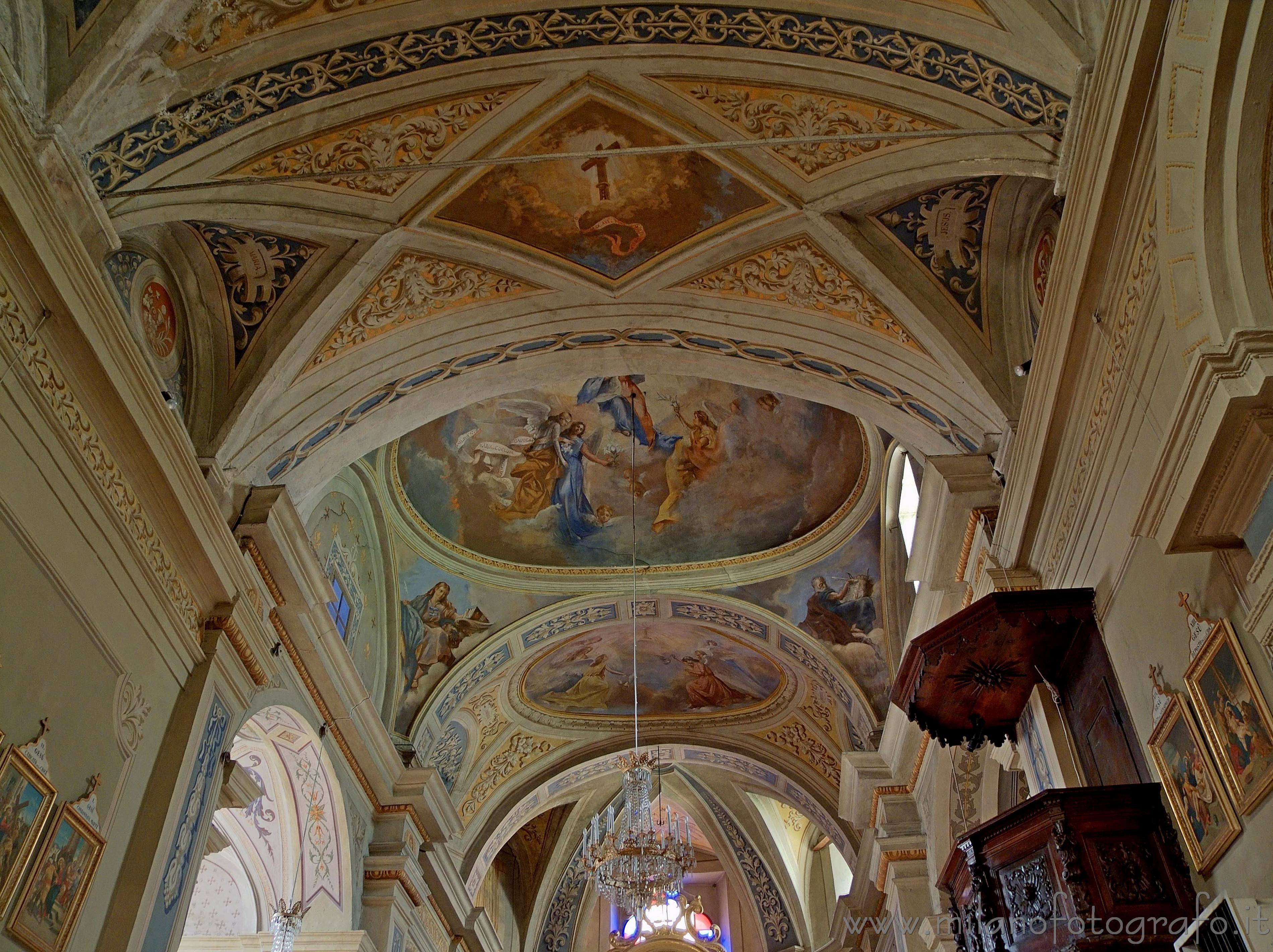 Piedicavallo (Biella, Italy): Frescos on the ceiling of the arochial church - Piedicavallo (Biella, Italy)