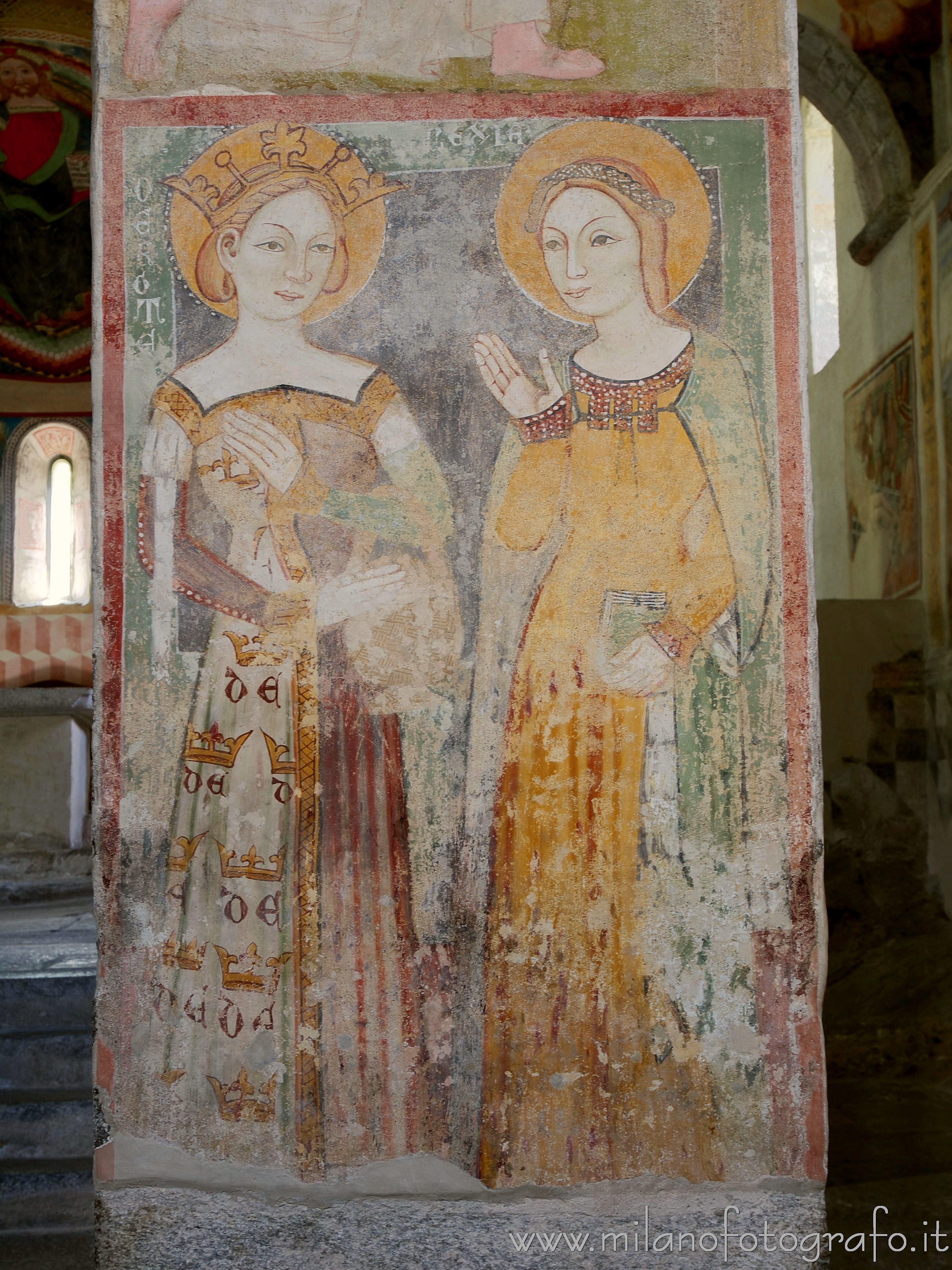 Biasca (Ticino, Switzerland): Fresco of two ladies - Biasca (Ticino, Switzerland)