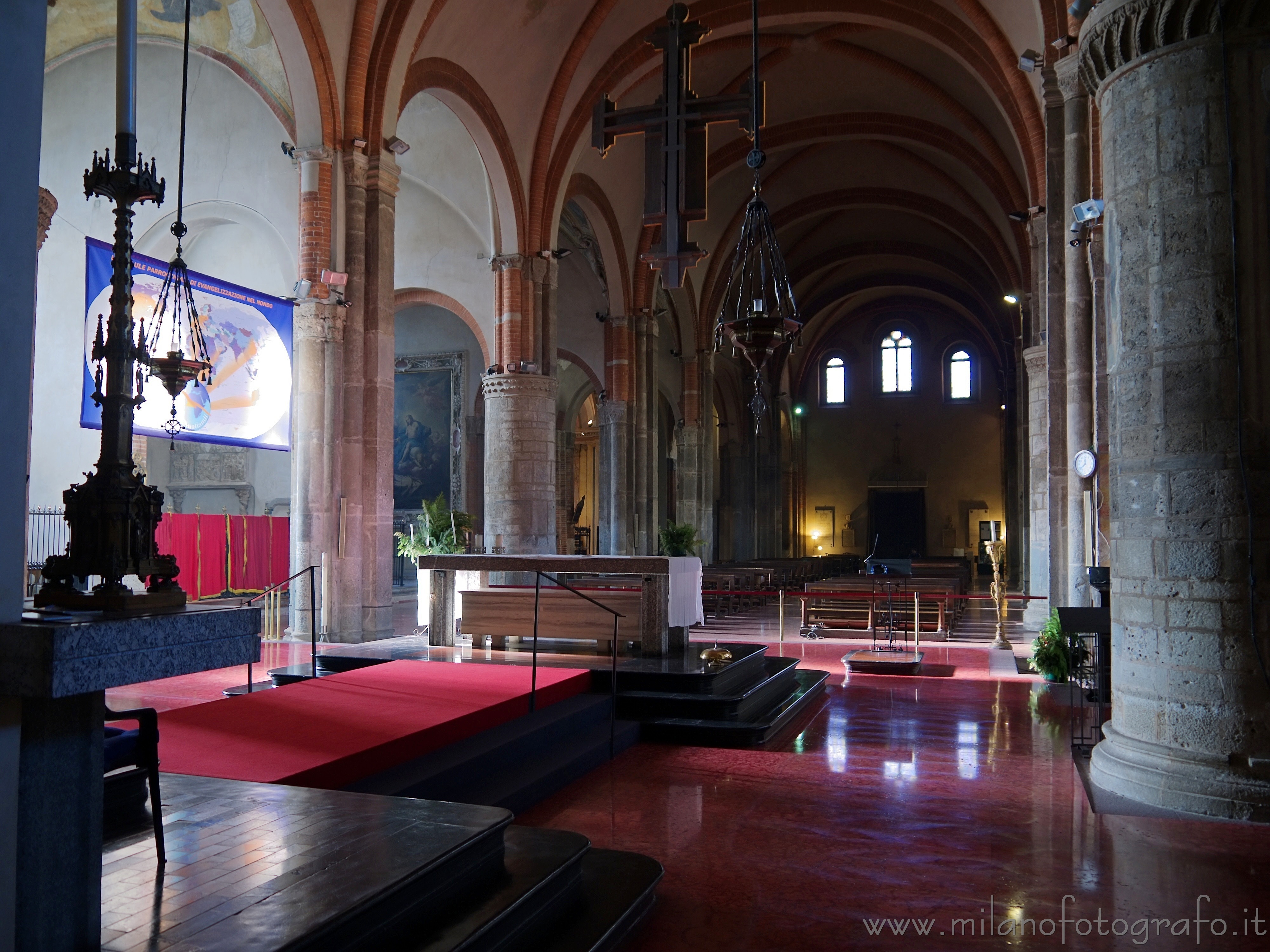 Milano: Interno della Basilica di Sant'Eustorgio - Milano