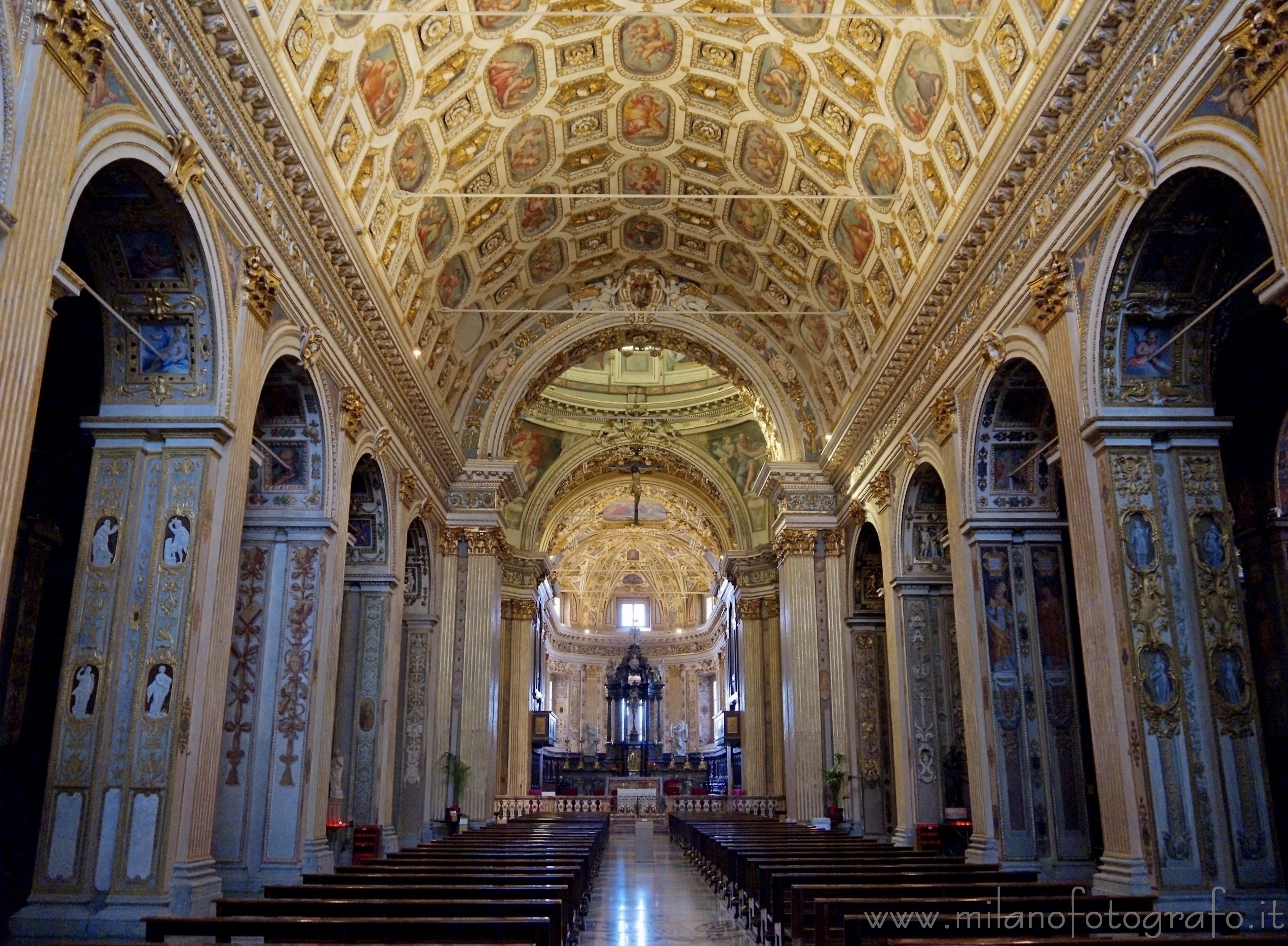 Milan (Italy): Interior of the Basilica of San Vittore al Corpo - Milan (Italy)