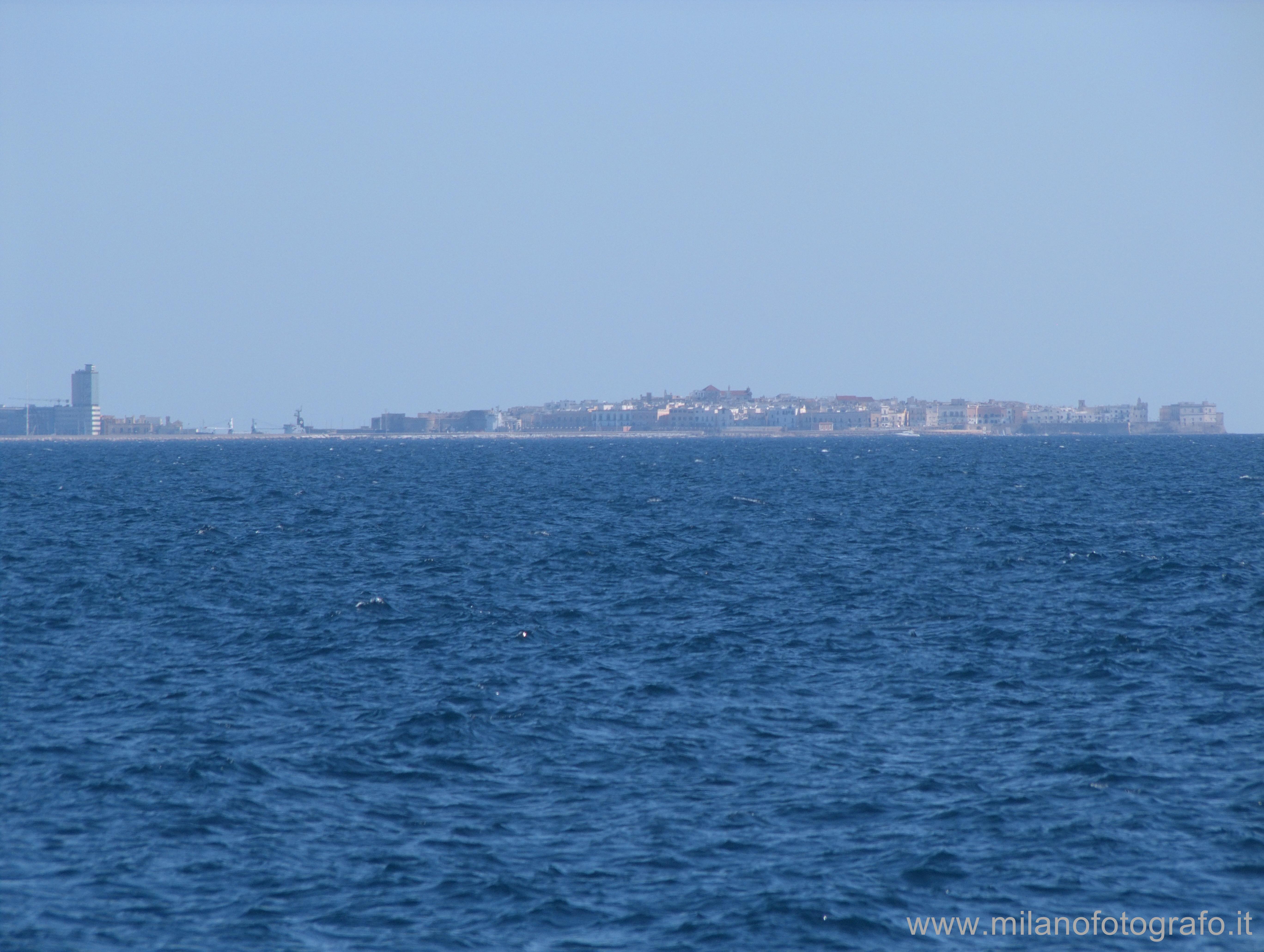 Porto Selvaggio (Lecce): Gallipoli vechia vista da Porto Selvggio - Porto Selvaggio (Lecce)