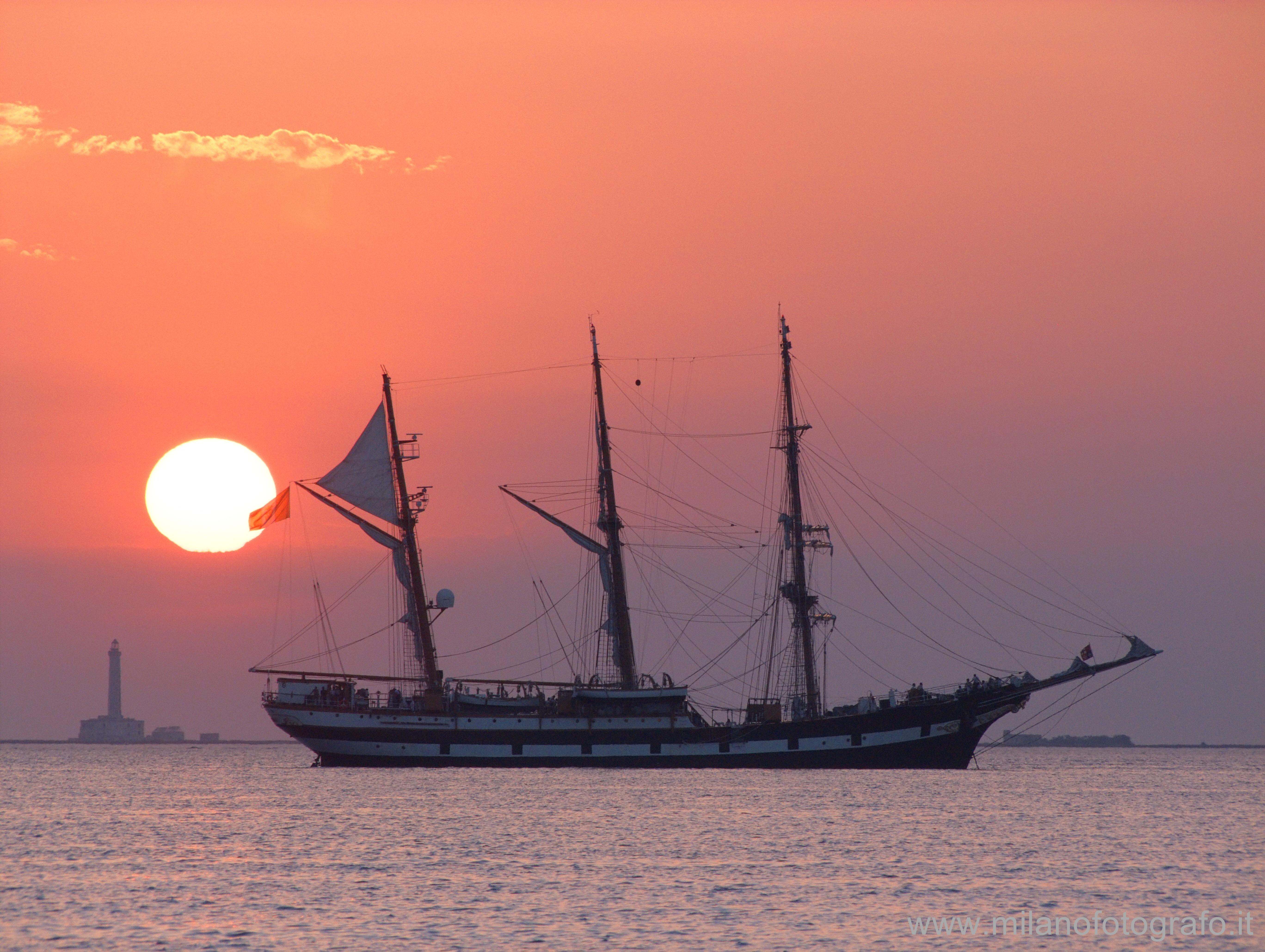 Baia Verde fraction of Gallipoli (Lecce, Italy): Sunset with ship and Sant'Andrea Island - Baia Verde fraction of Gallipoli (Lecce, Italy)