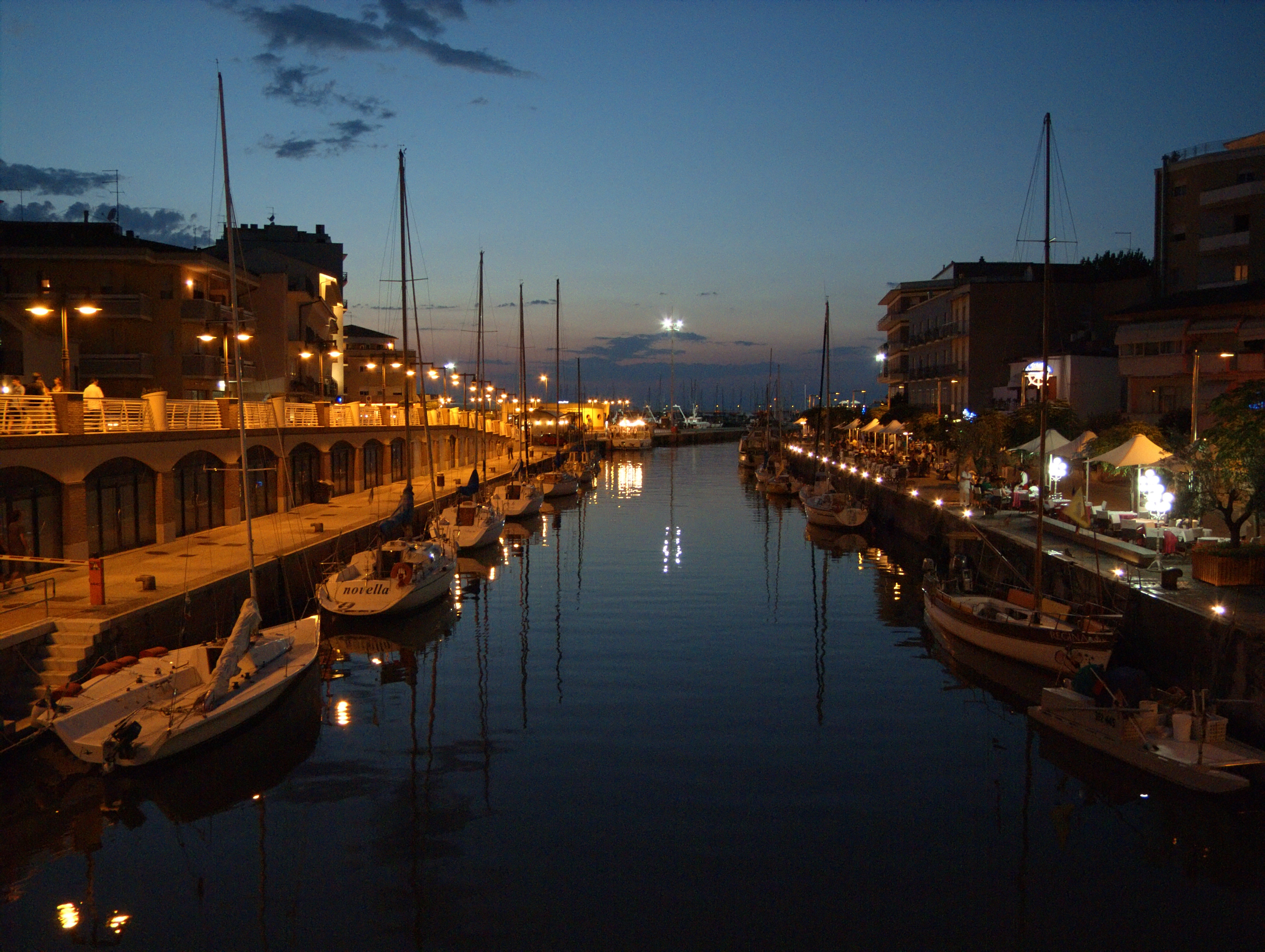 Cattolica (Rimini, Italy): Canal between Gabicce Mare and Cattolica at darkening - Cattolica (Rimini, Italy)