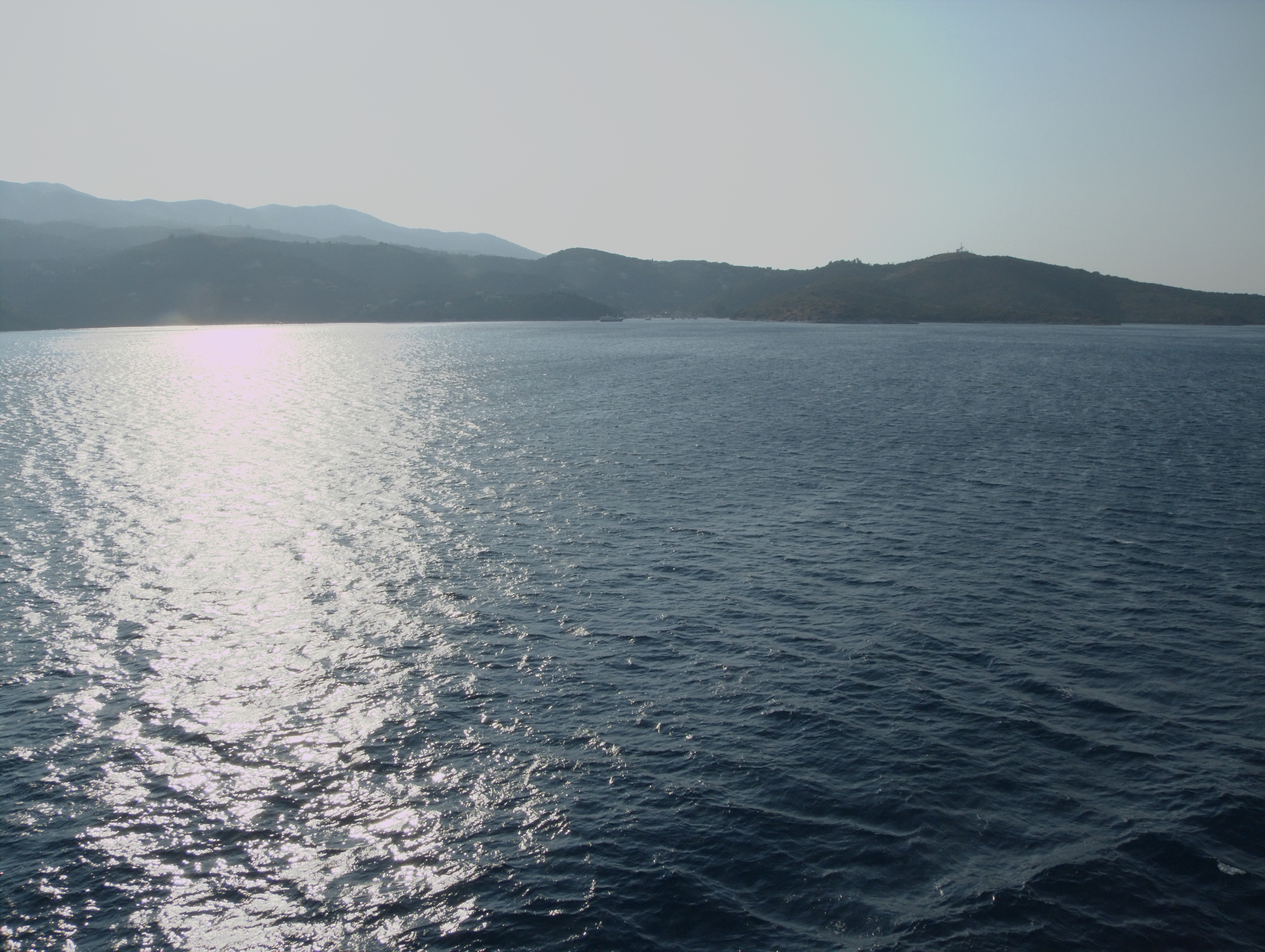 Corfù (Grecia) - Riflesso del sole sul mare nel tardo pomeriggio