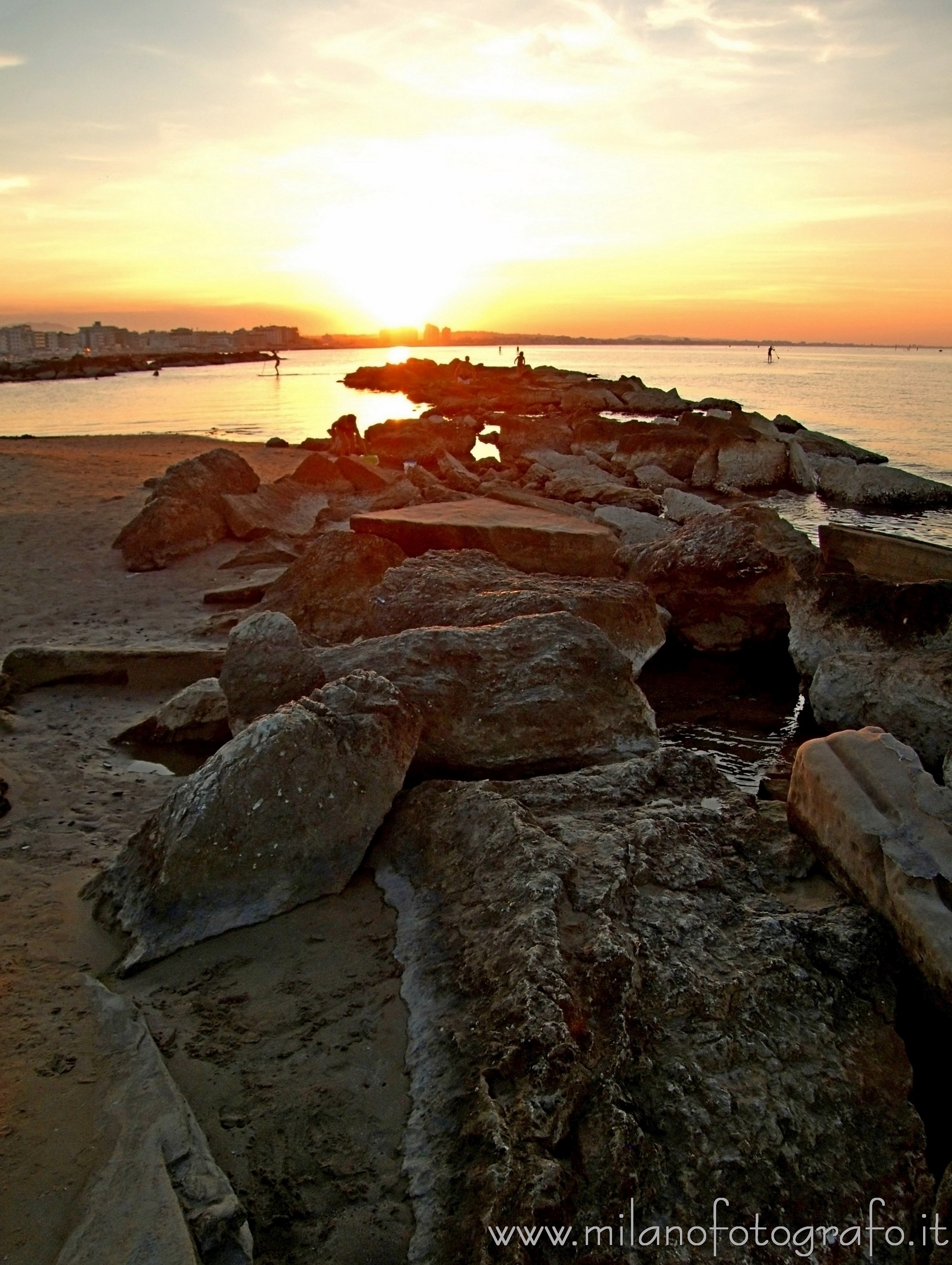 Cattolica (Rimini, Italy): Sunset with protective stoneborder - Cattolica (Rimini, Italy)