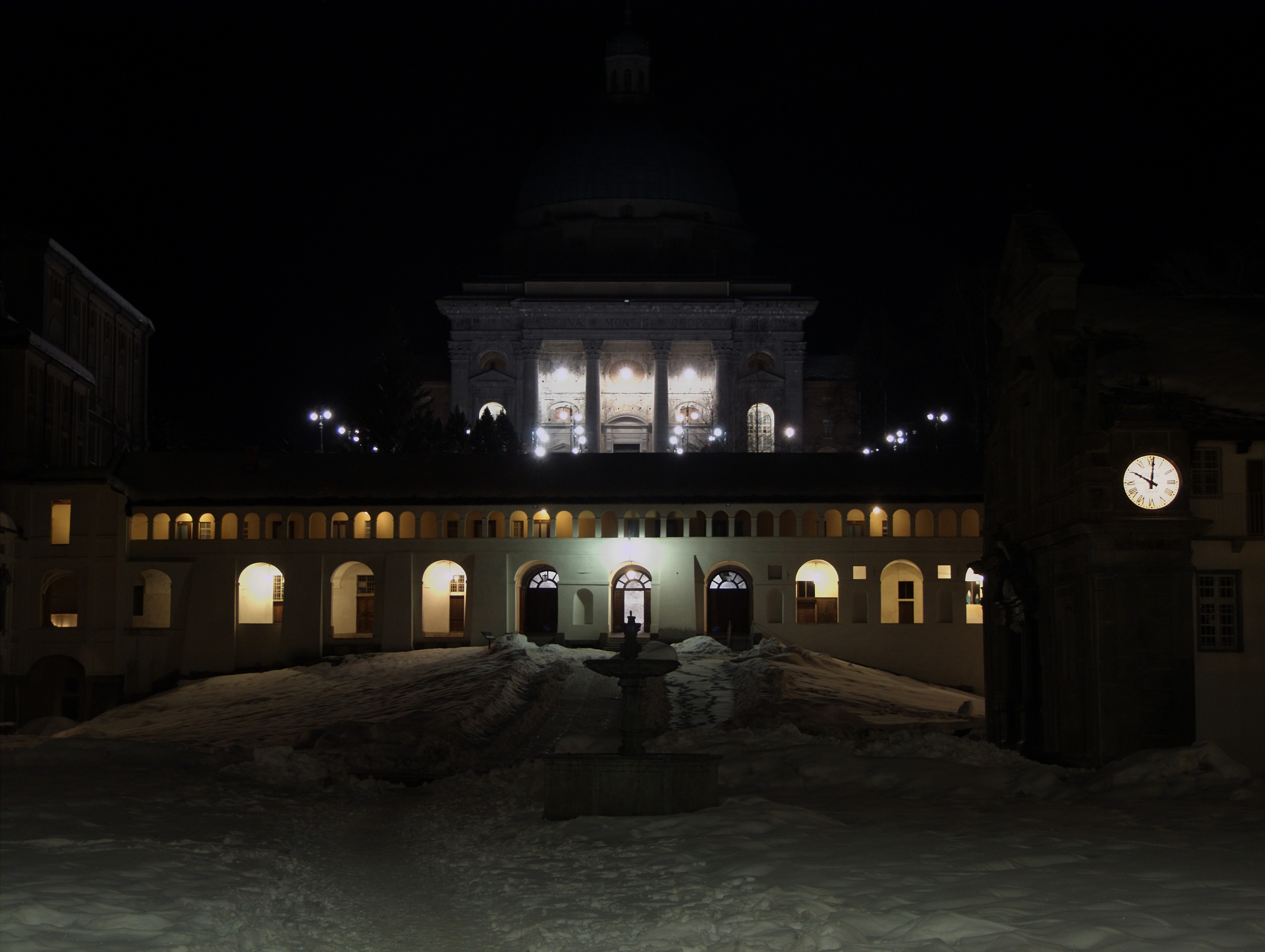 Biella: Santuario di Oropa in notturna - Biella