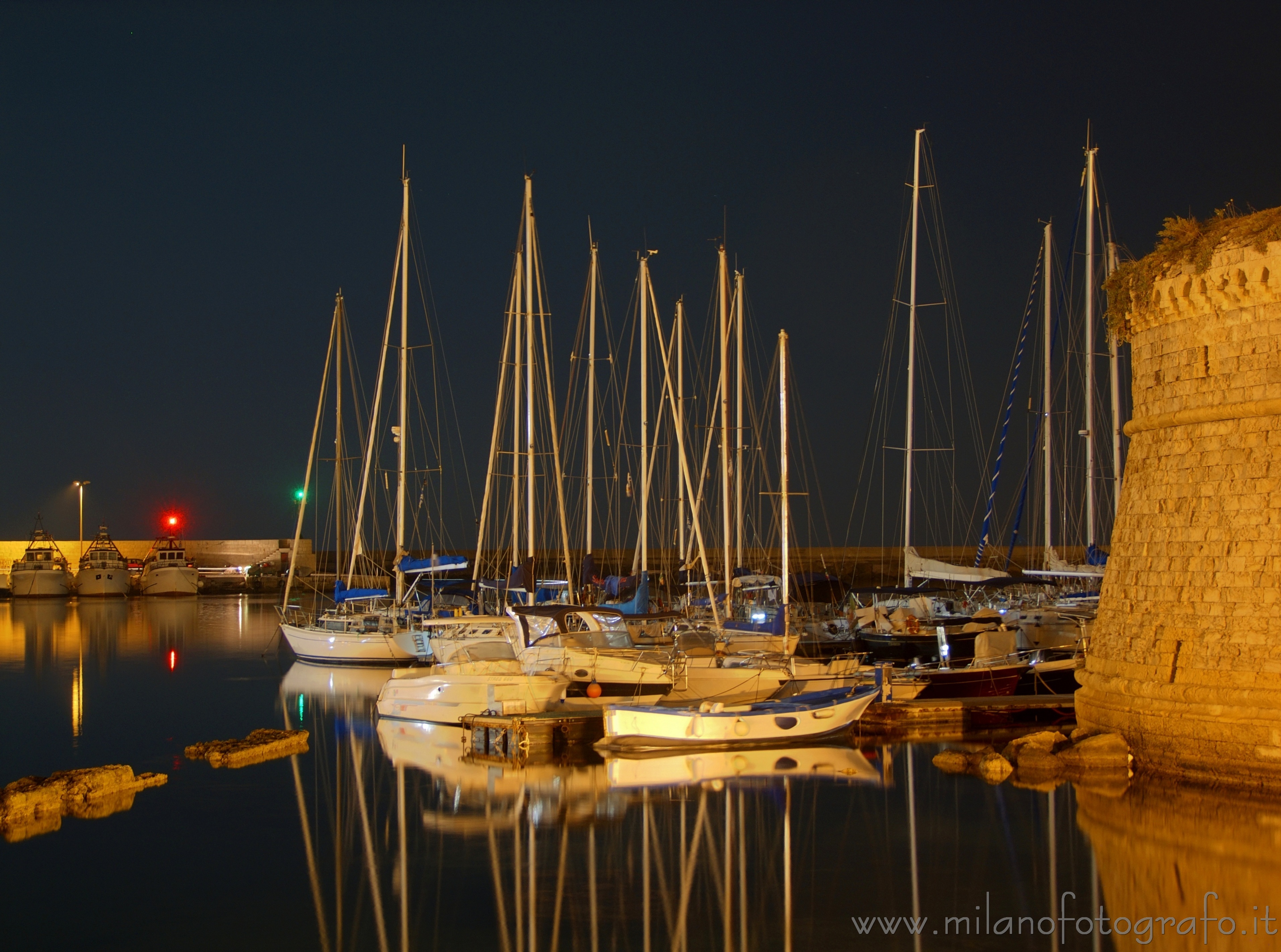 Gallipoli (Lecce, Italy): Ships in the harbour beside the castle - Gallipoli (Lecce, Italy)