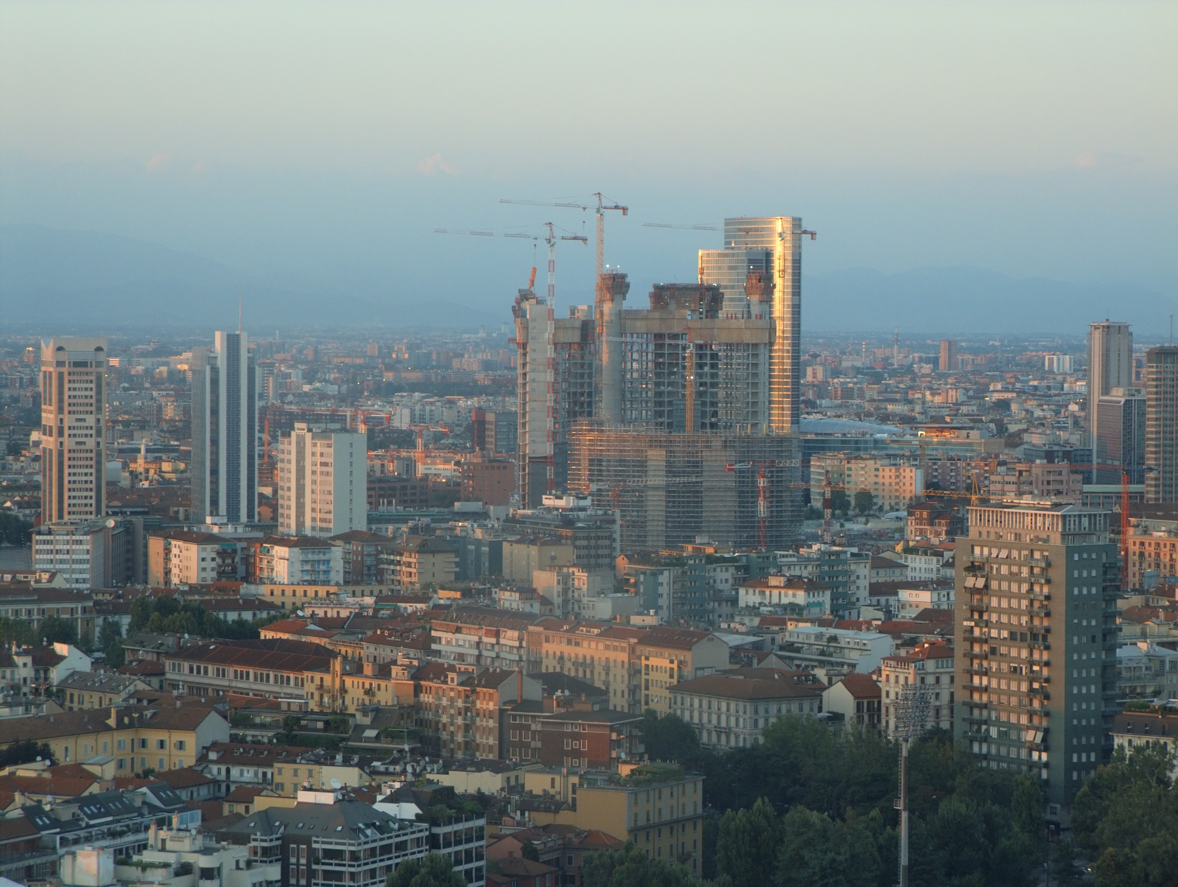 Milano: I grattacieli in zona Gioia/Garibaldi a Milano al tramonto visti dalla Torre Branca - Milano