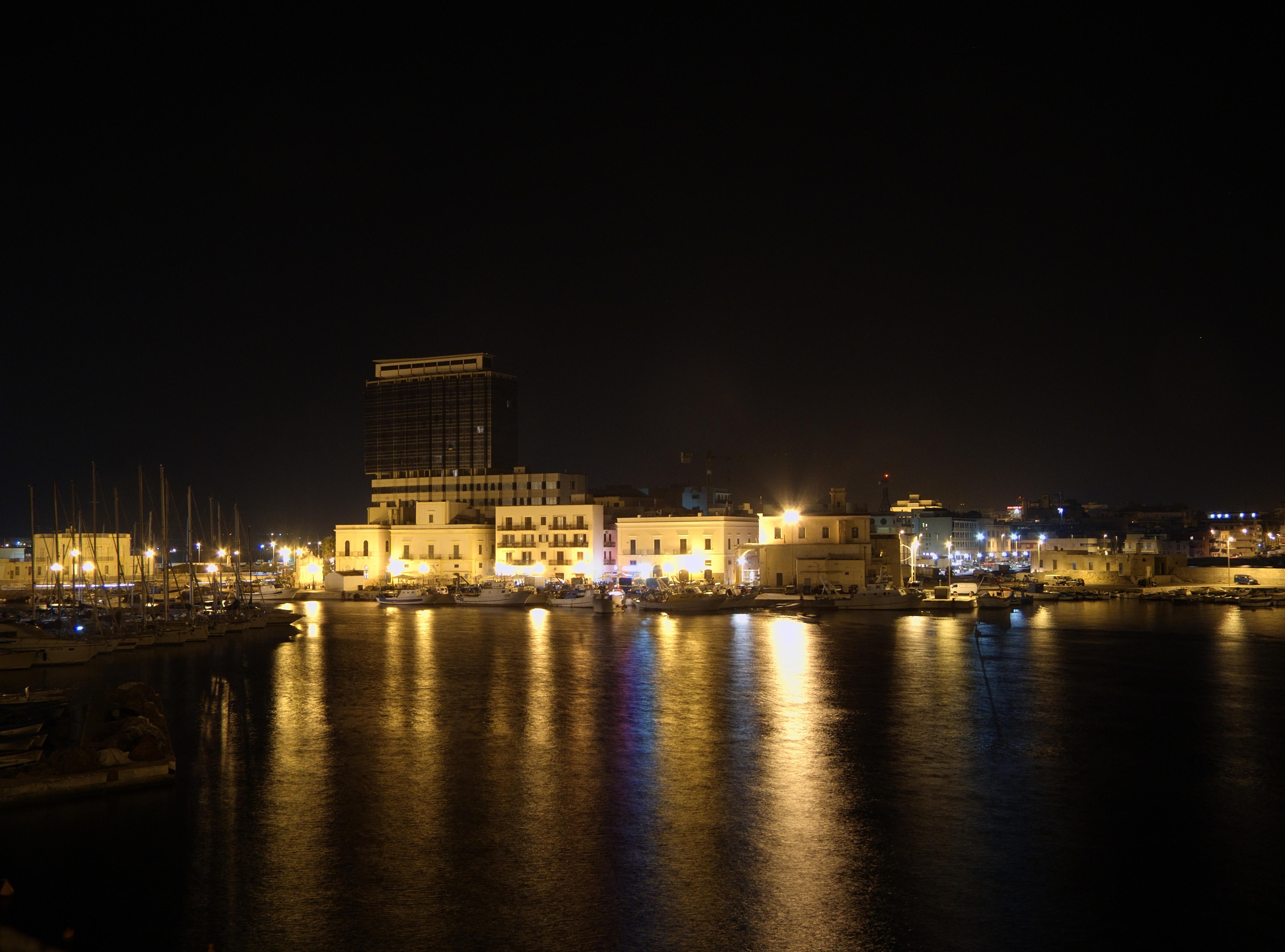 Gallipoli (Lecce, Italy): The new part of Gallipoli seen from the old part - Gallipoli (Lecce, Italy)