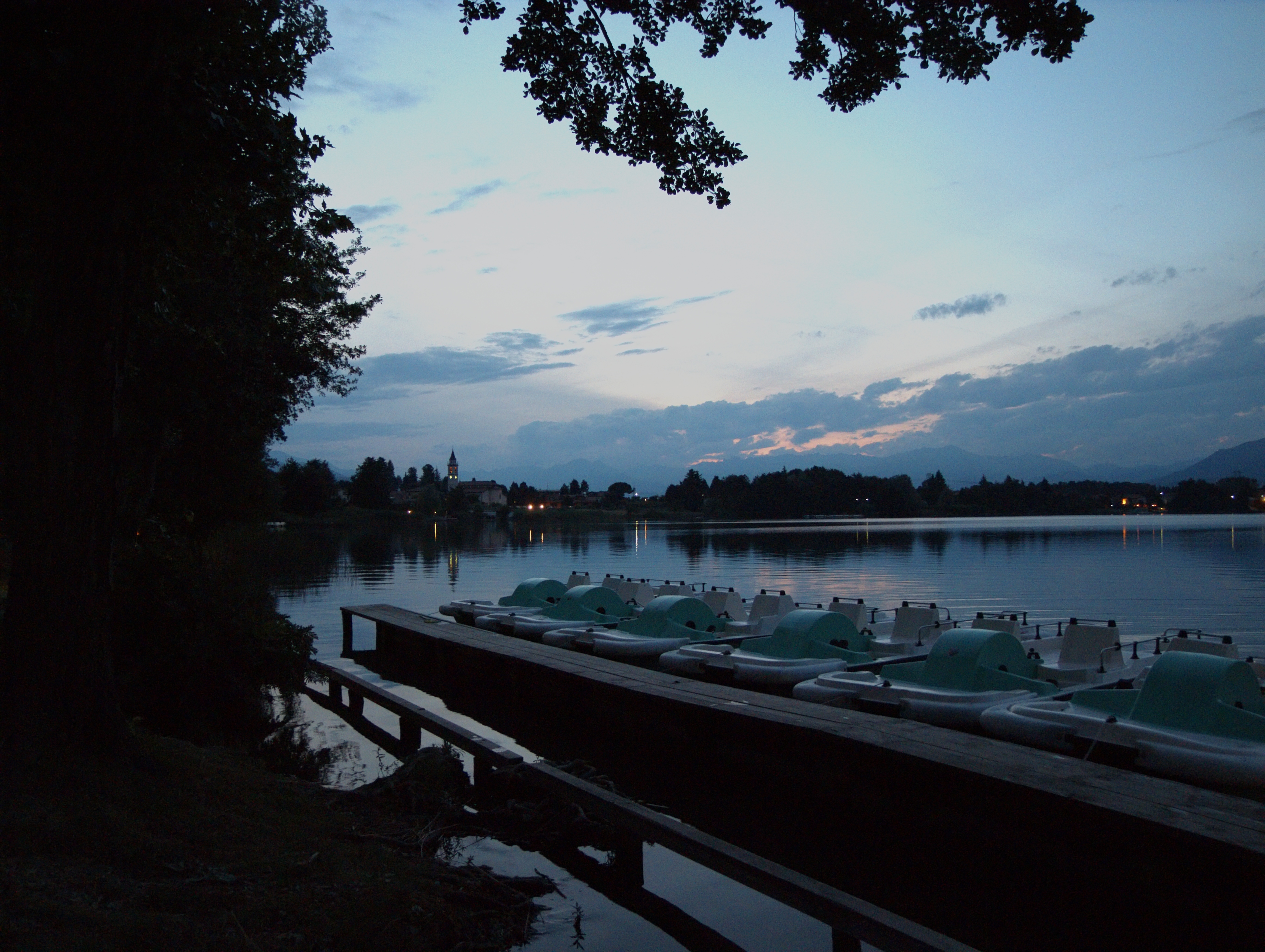 Cadrezzate (Varese) - Lago di Monate all' imbrunire