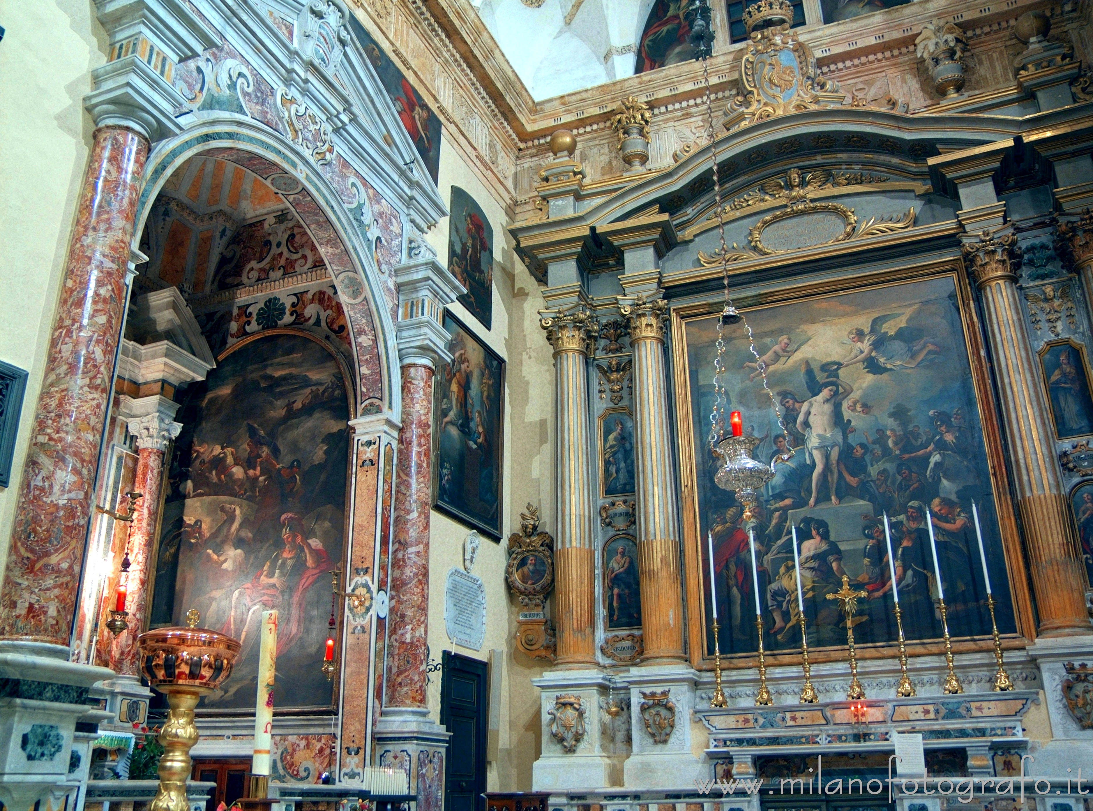 Gallipoli (Lecce): Decorazioni all'interno del Duomo - Gallipoli (Lecce) Gallipoli (Lecce): Decorazioni all'interno del Duomo - Gallipoli (Lecce)