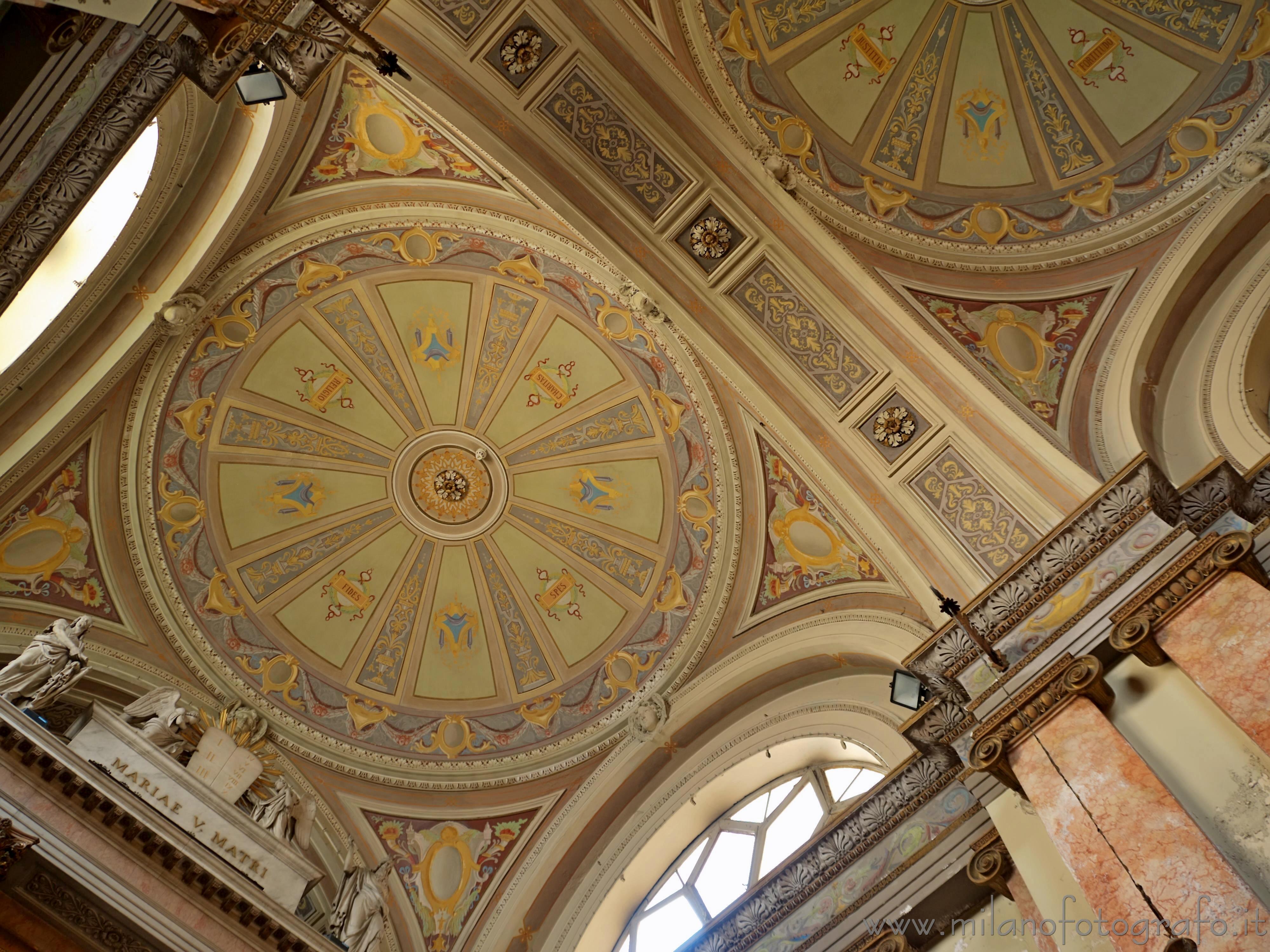 Milano: Particolare del soffitto della Basilica di Santo Stefano Maggiore - Milano
