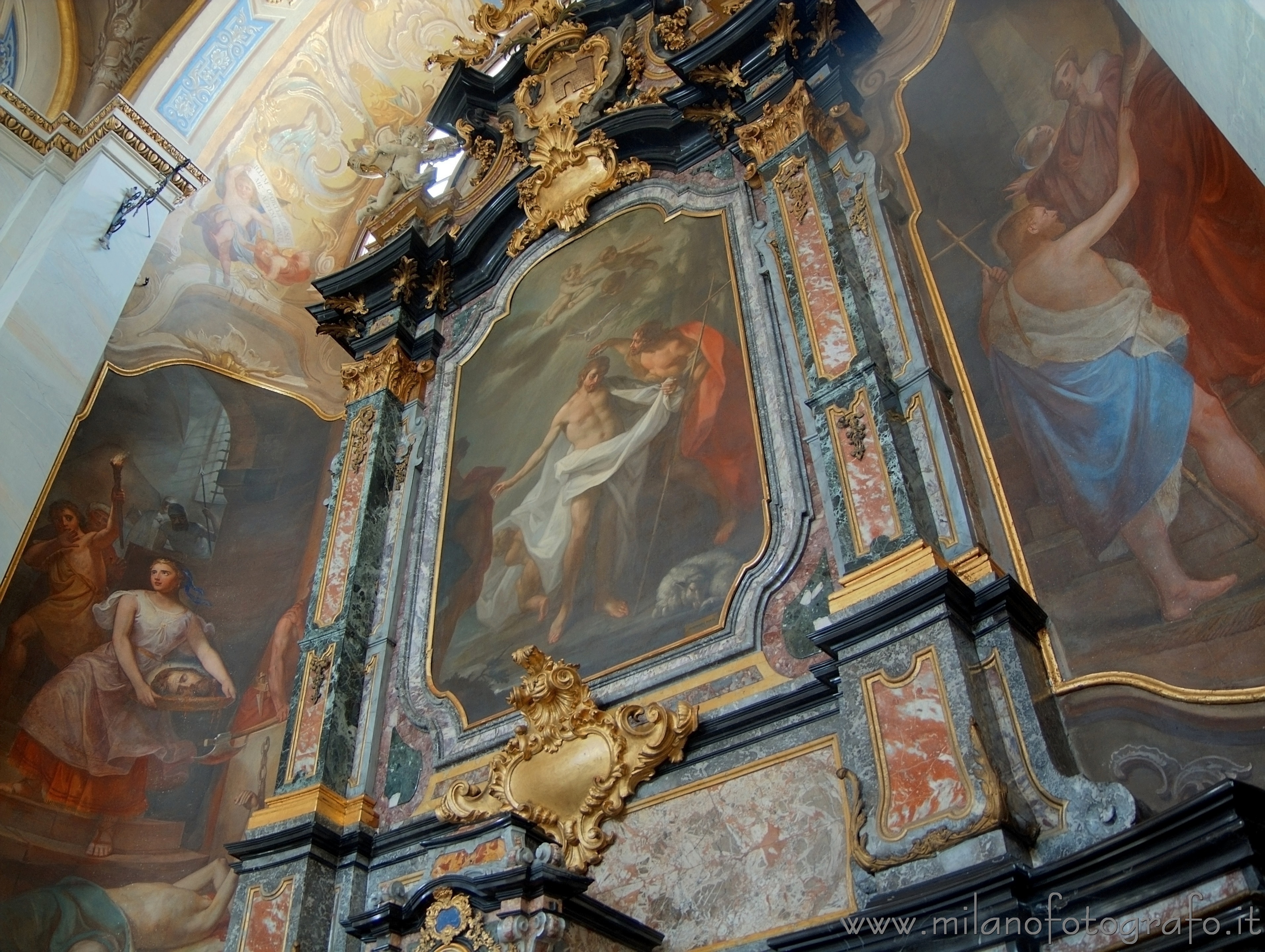 Vigevano (Pavia, Italy): Side altar of the Duomo - Vigevano (Pavia, Italy)