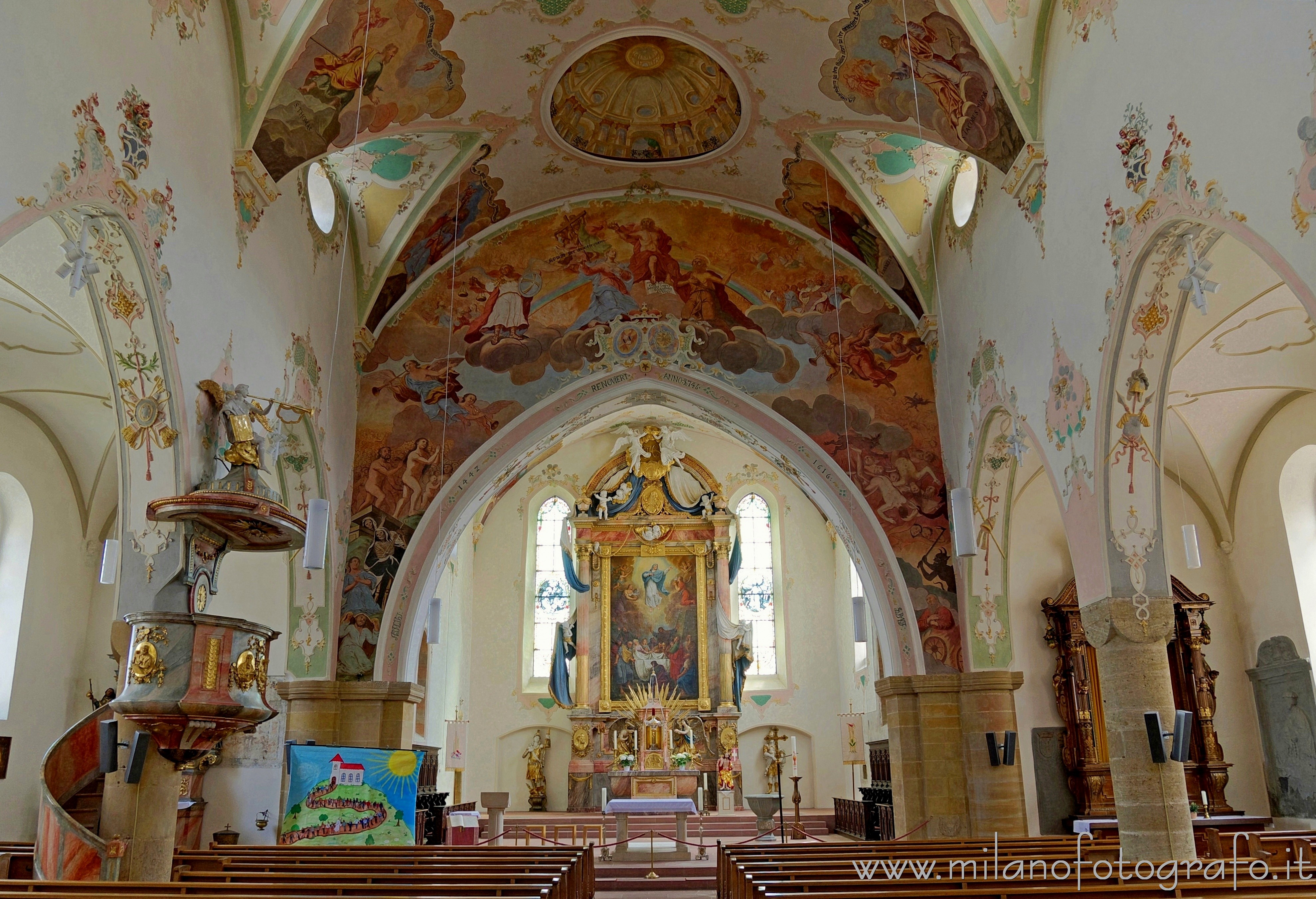 Engen (Germany): Interior of the Church Mariä Himmelfahrt - Engen (Germany)