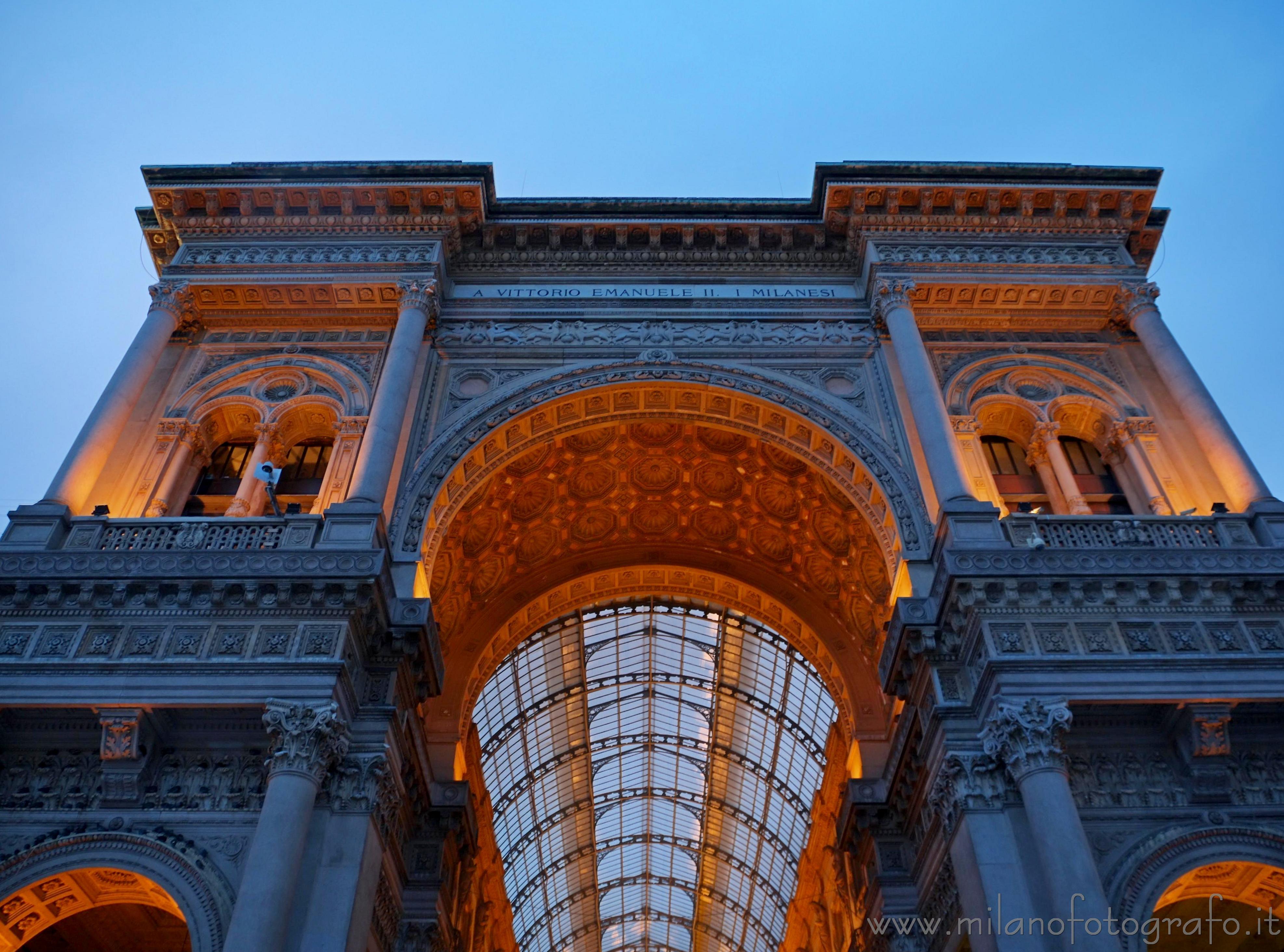 Milano: L'entrata di Galleria Vittorio Emanuele - Milano