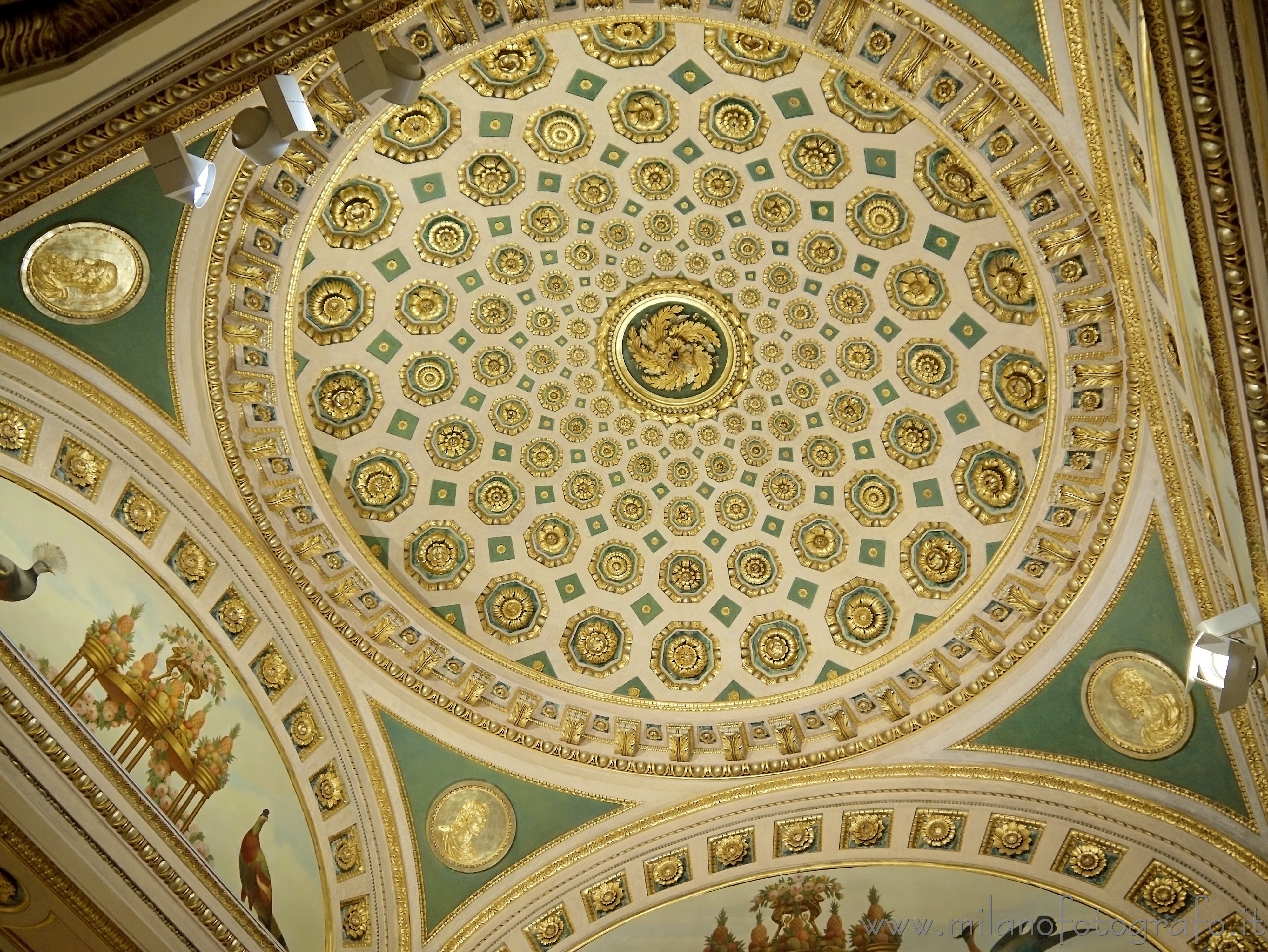 Milano: Soffitto di una delle sale delle Gallerie d'Italia in Piazza Scala - Milano Milano: Soffitto di una delle sale delle Gallerie d'Italia in Piazza Scala - Milano