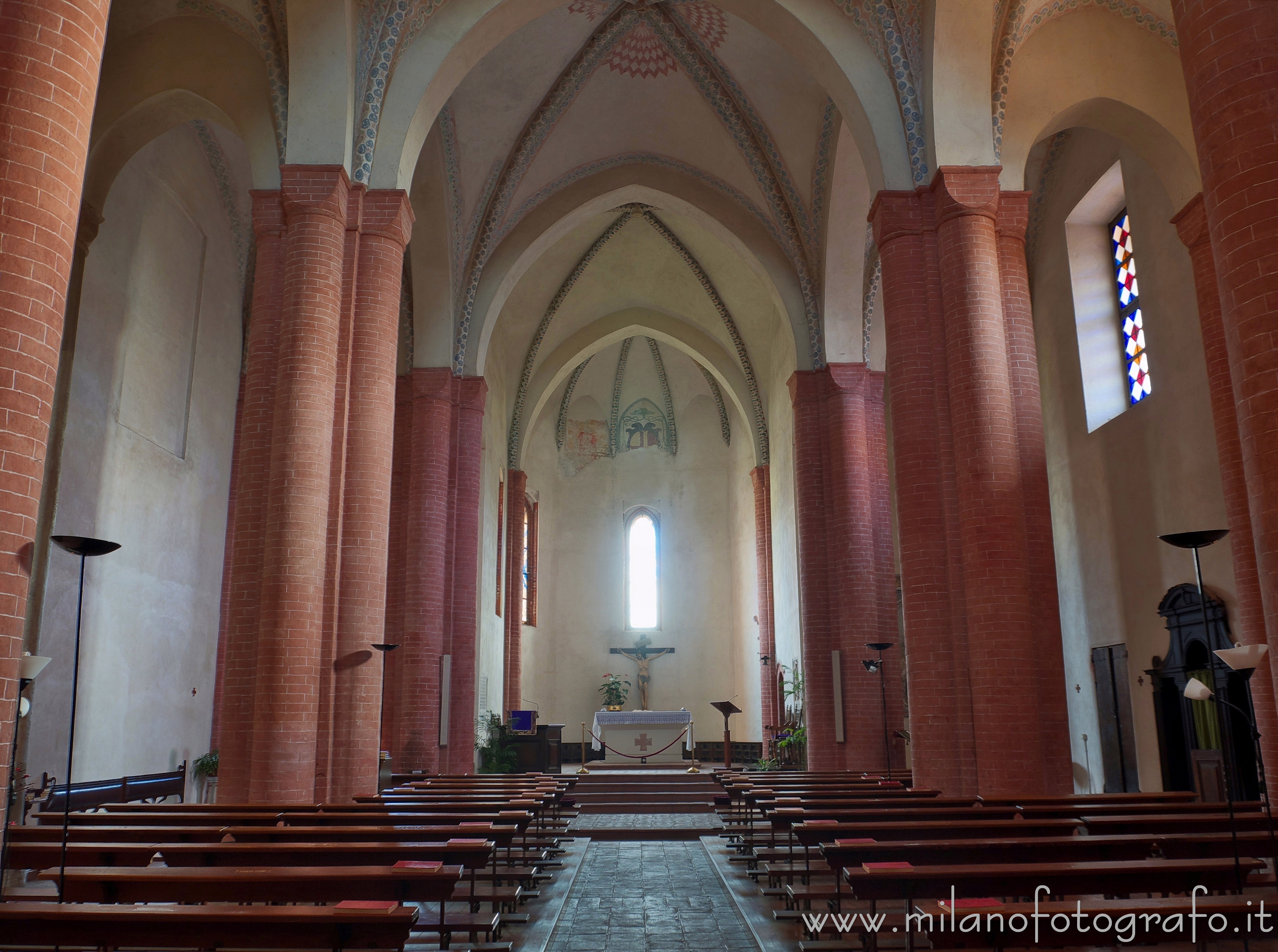 San Nazzaro Sesia (Novara): Interni della chiesa dell'Abbazia di San Nazario e Celso - San Nazzaro Sesia (Novara)