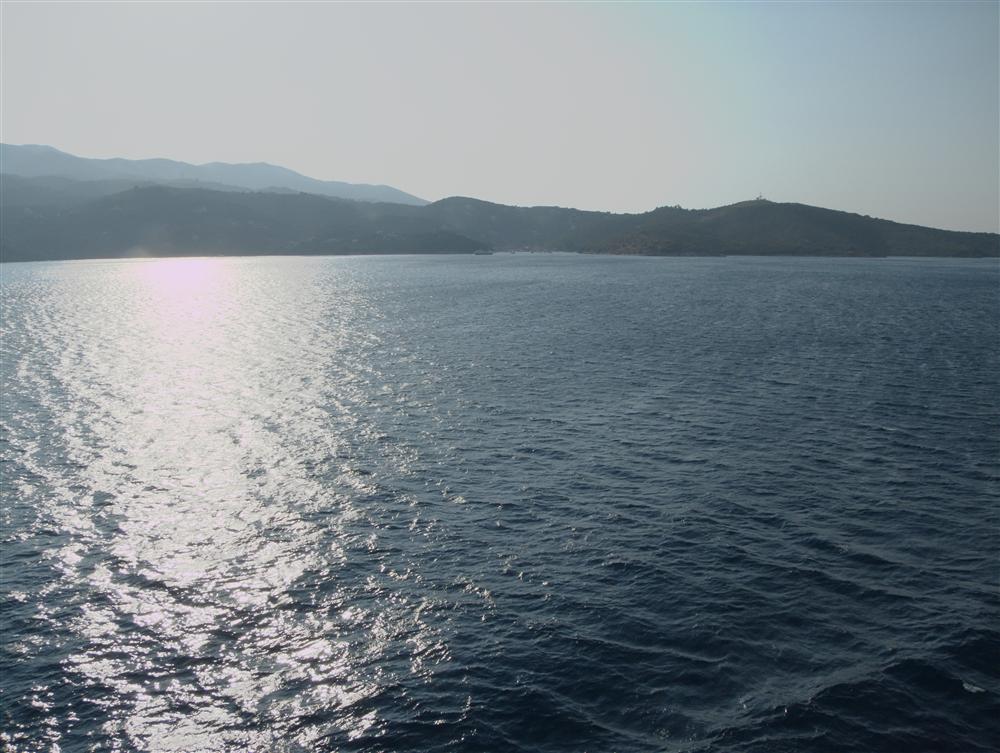 Corfù (Grecia) - Riflesso del sole sul mare nel tardo pomeriggio