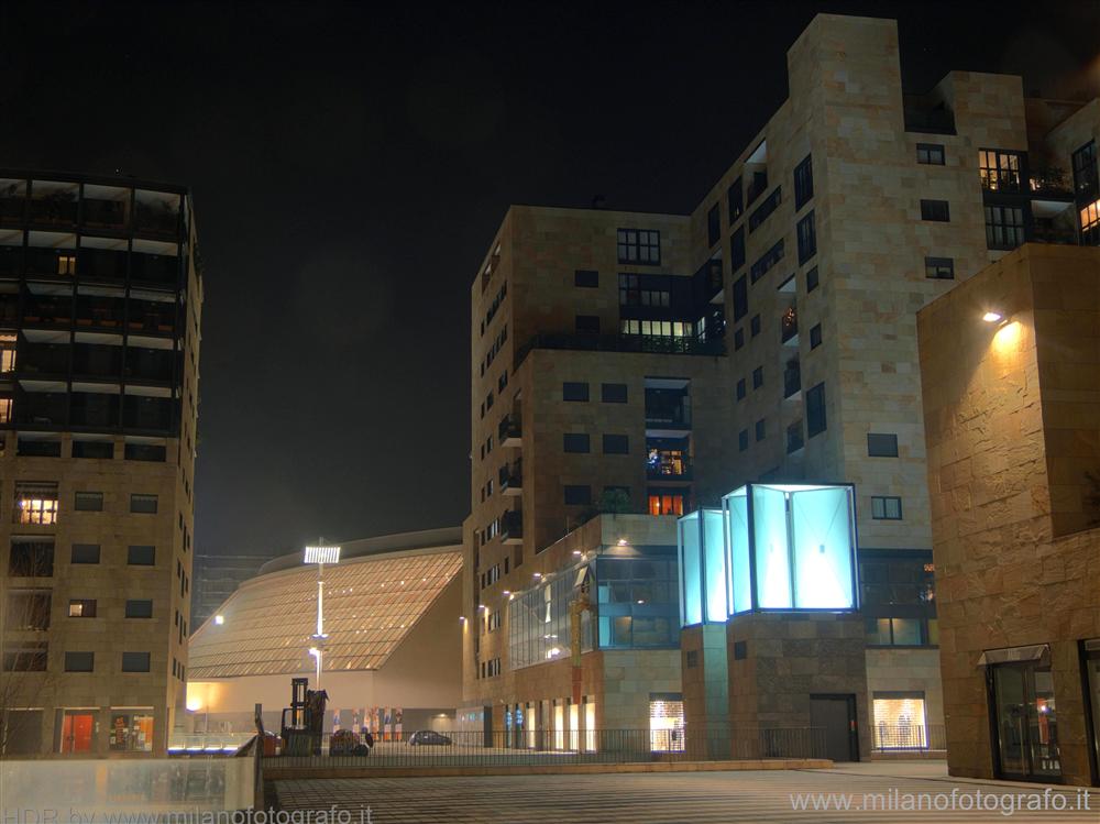 Milano - Quartiere Bicocca con Teatro degli Arcimboldi in notturno