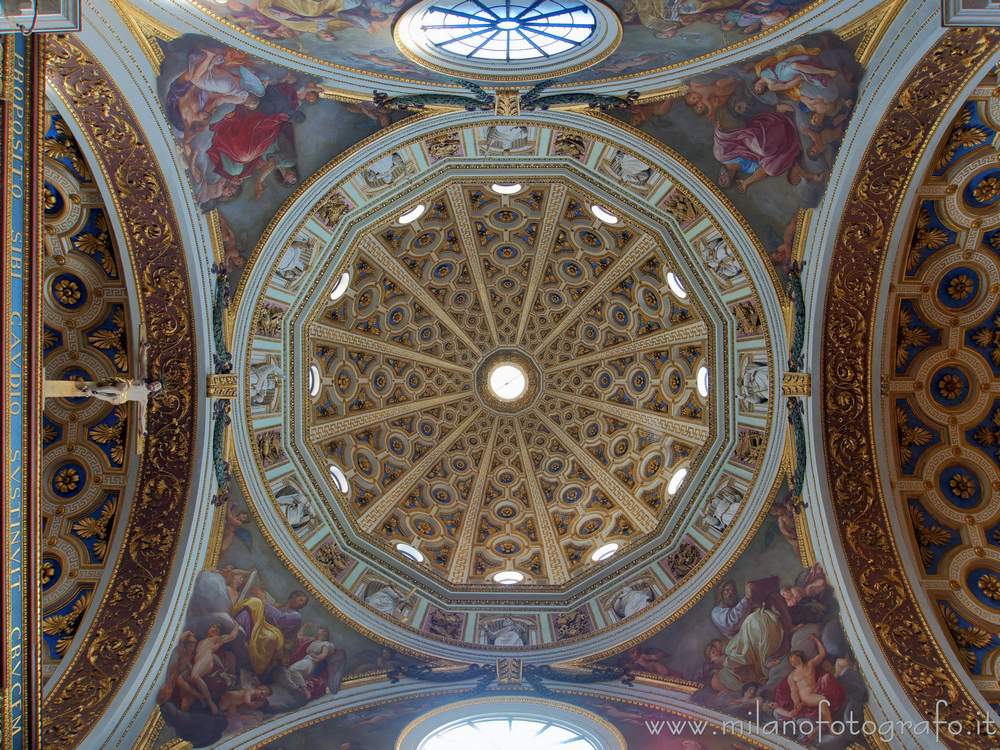 Interno Della Cupola Della Chiesa Di Santa Maria Dei Miracoli Milano