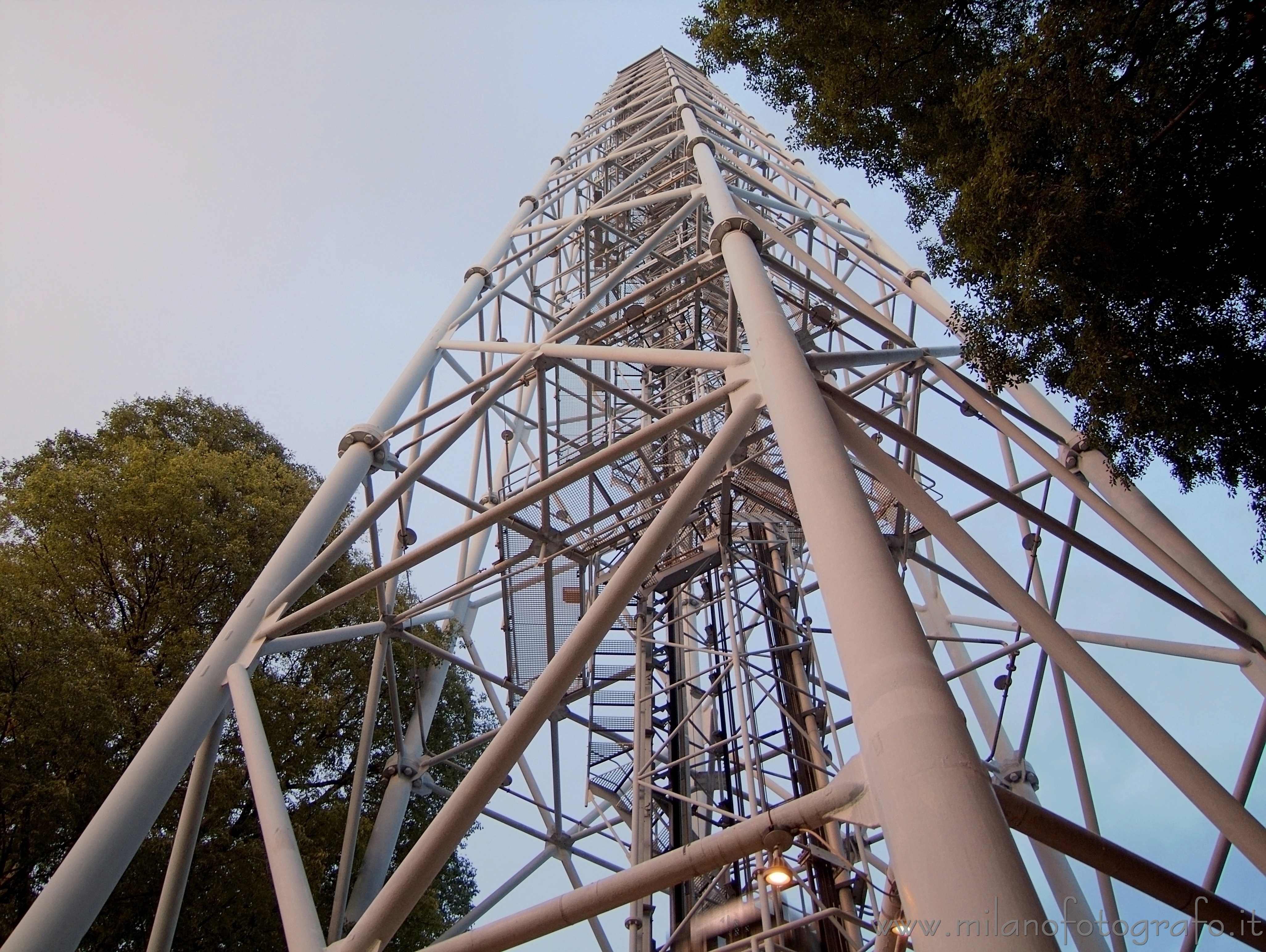 Milano: Torre Branca all'imbrunire - Milano