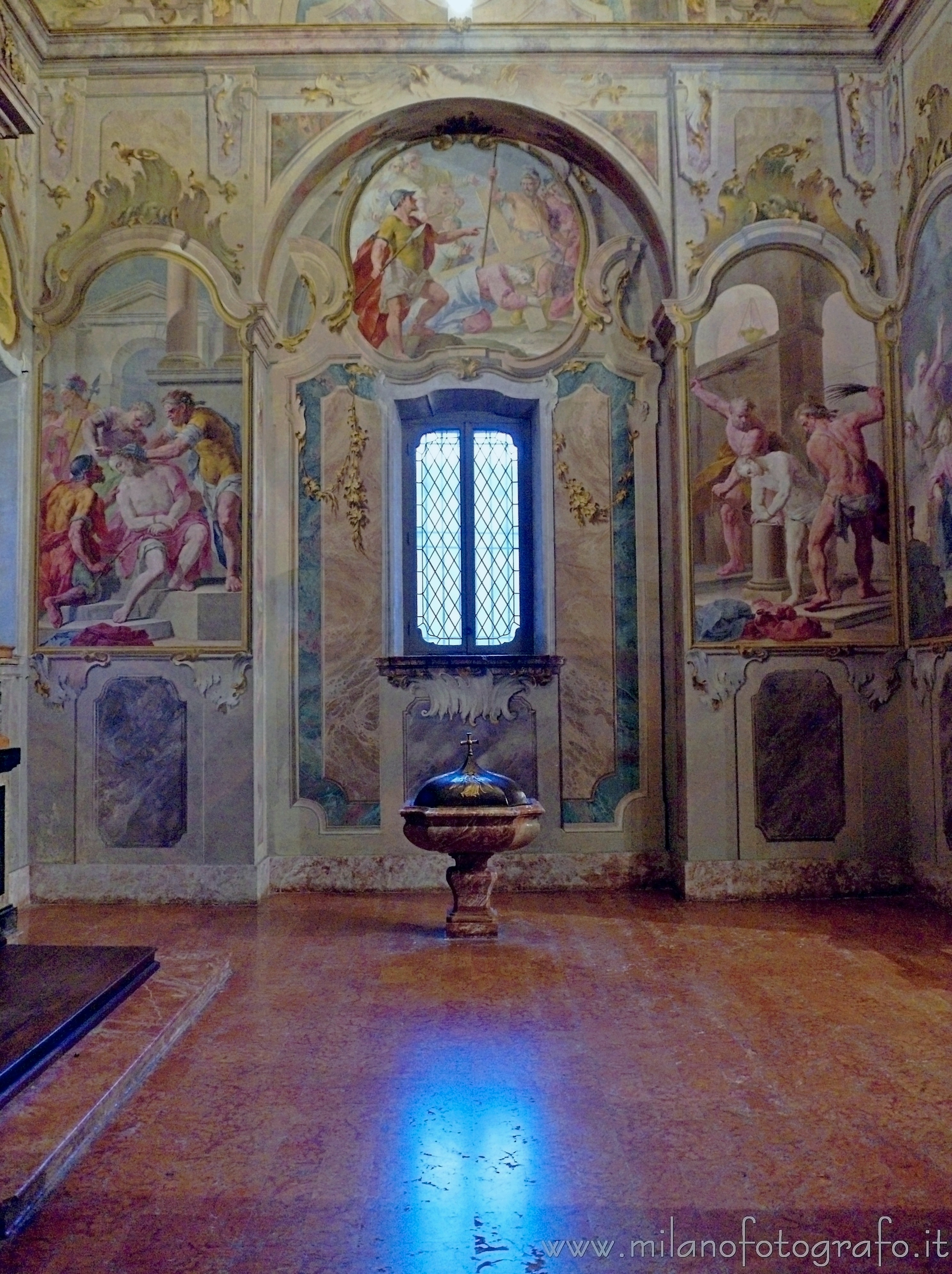 Milan (Italy): Right lateral chapel of the Chartreuse of Garegnano - Milan (Italy)