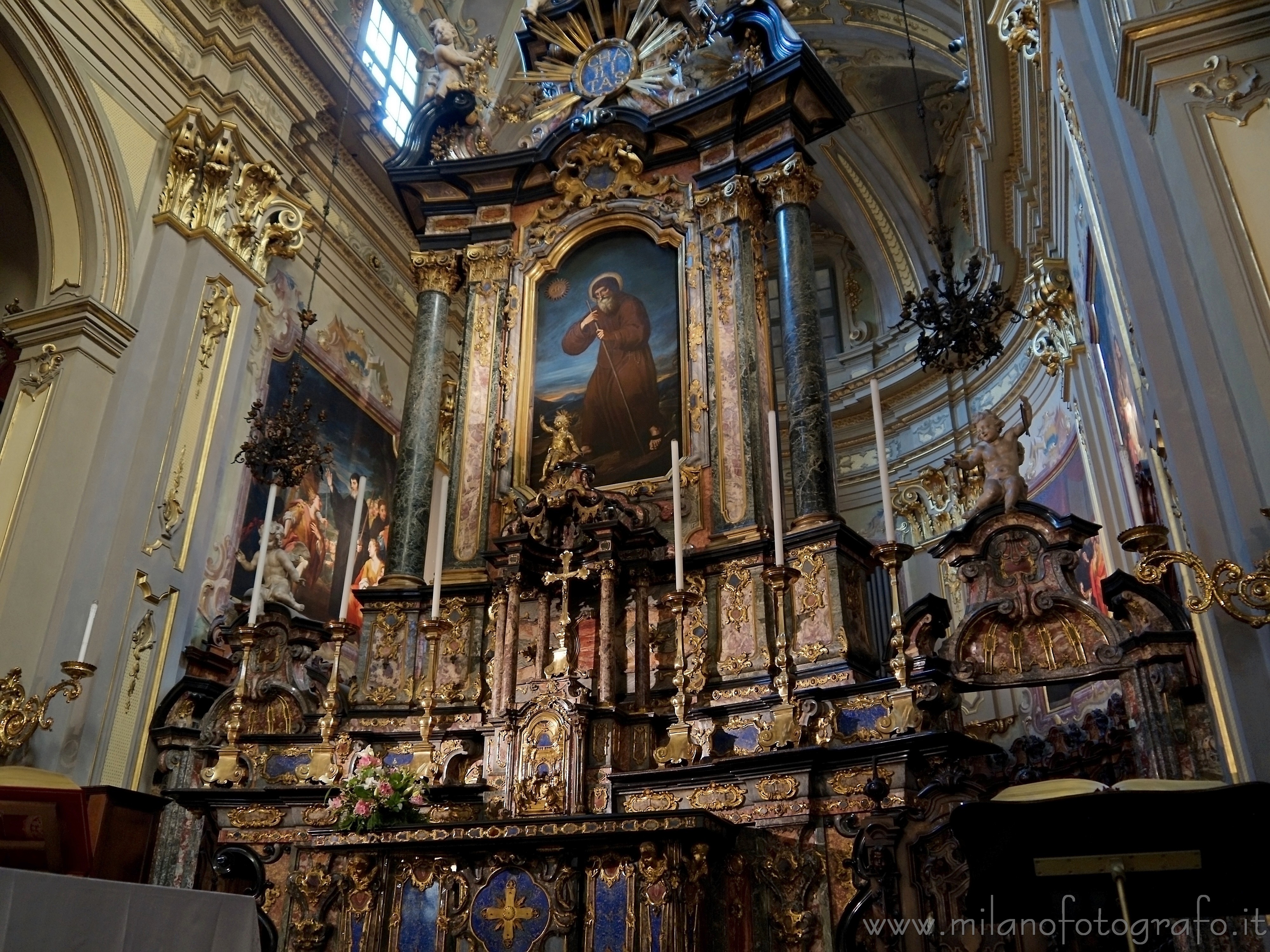 Milano: Altare della Chiesa di San Francesco da Paola - Milano