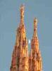 Mailand: Two pinnacles of the Duomo at dusk with the moon in the background