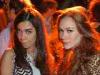 Milano: Due ragazze in discoteca