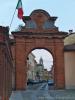Biella: Porta della Torrazza all'imbrunire