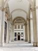 Milano: Portico davanti alla facciata della Basilica di San Lorenzo Maggiore