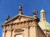 Mailand: Statues on top of the facade of the Church of San Giorgio al Palazzo