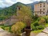 Montesinaro frazione di Piedicavallo (Biella): Scorcio con chiesa e fontanella