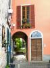 Pella (Novara): Casa con voltone sul lungolago