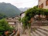 Valmosca frazione di Campiglia Cervo (Biella): Il borgo visto dalla scalinata della chiesa