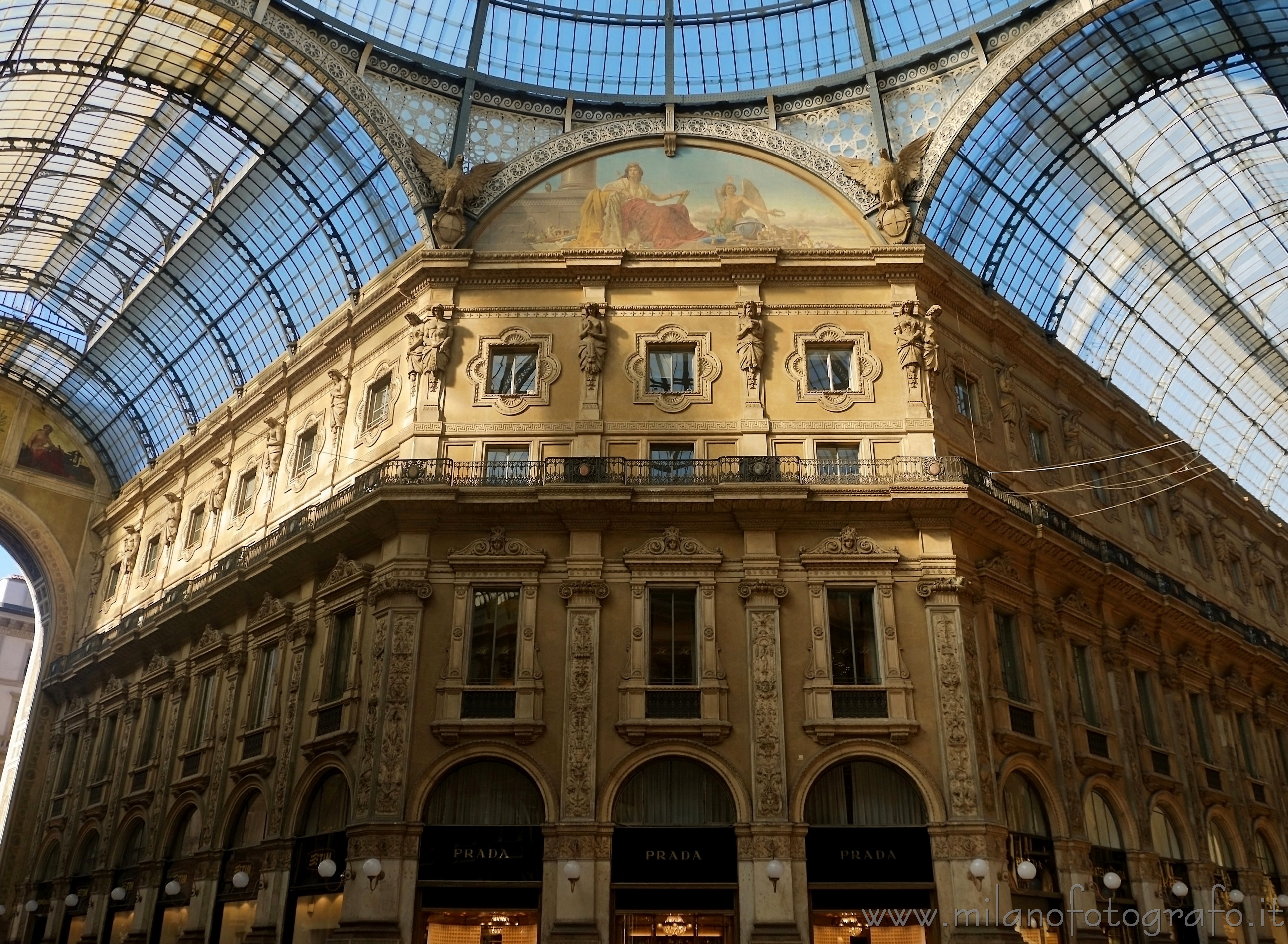 Milano: Dettaglio all'interno della Galleria Vittorio Emanuele - Milano