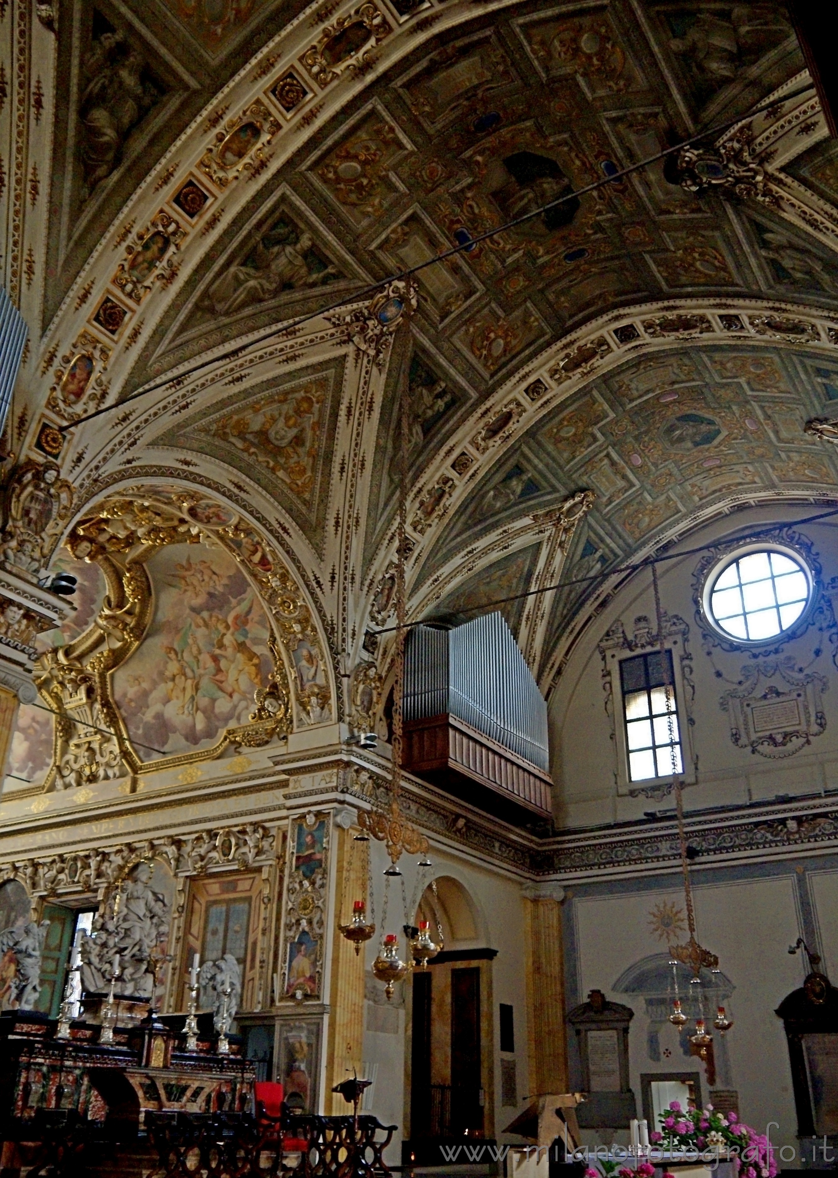 Milan (Italy): Decorated transept and aps of Sant Angelo - Milan (Italy)