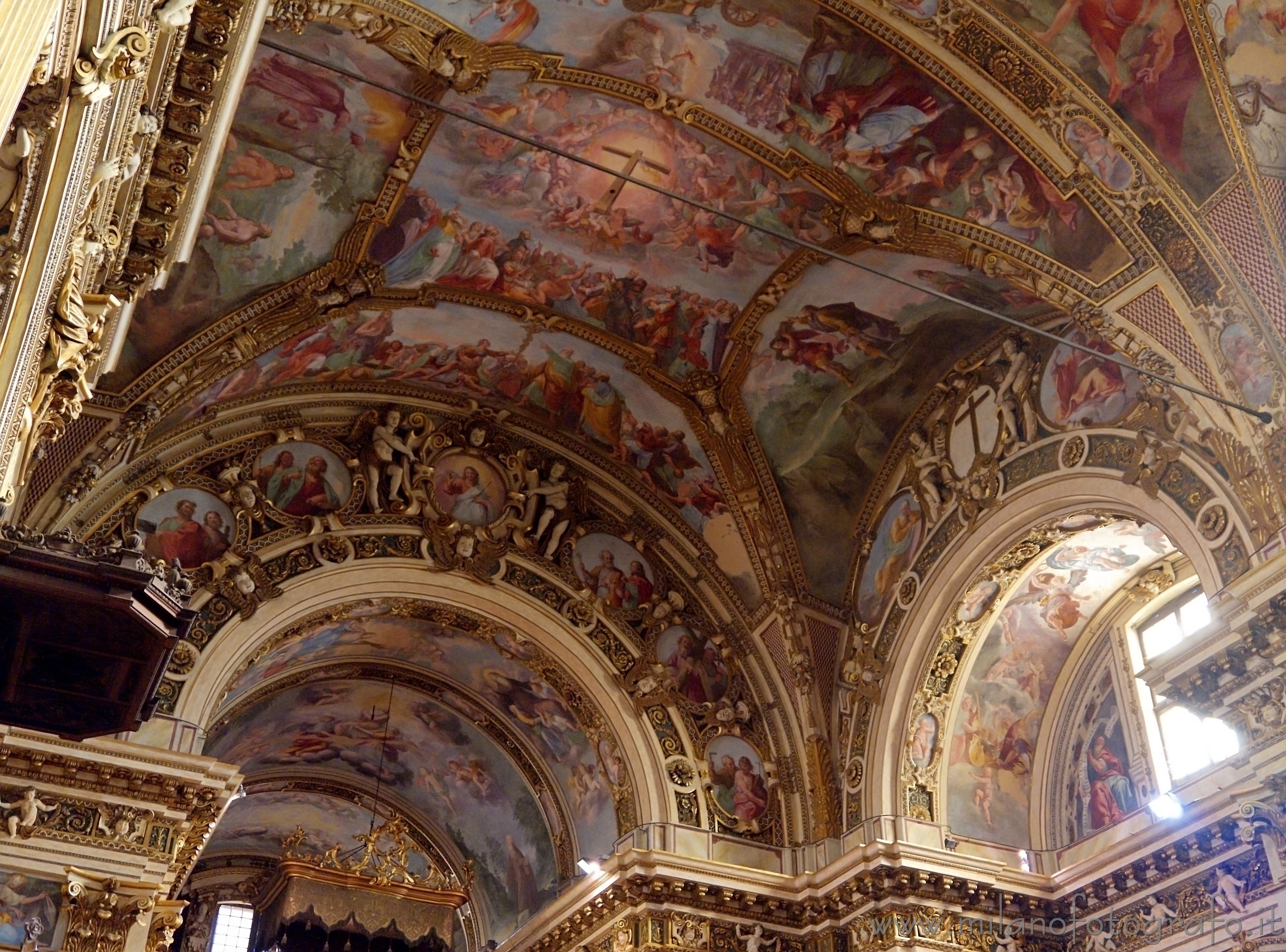 Milano: Dettaglio del soffitto decorato della Chiesa di Sant'Antonio Abate - Milano
