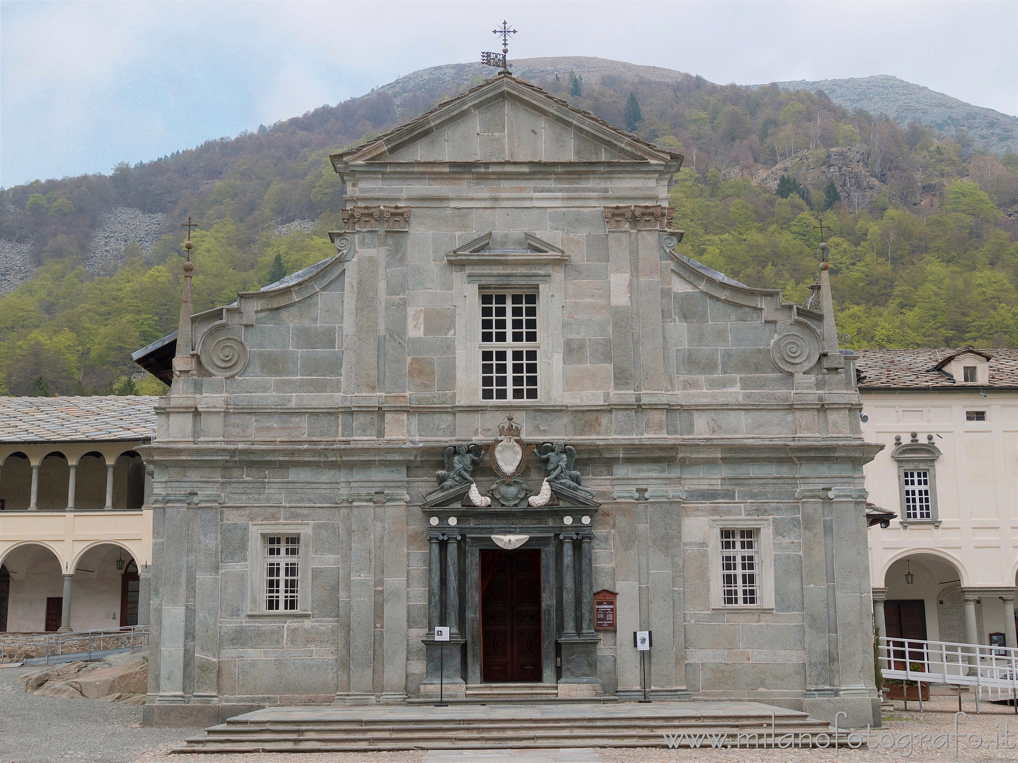 Biella: Facciata della Basilica Antica del Santuario di Oropa - Biella