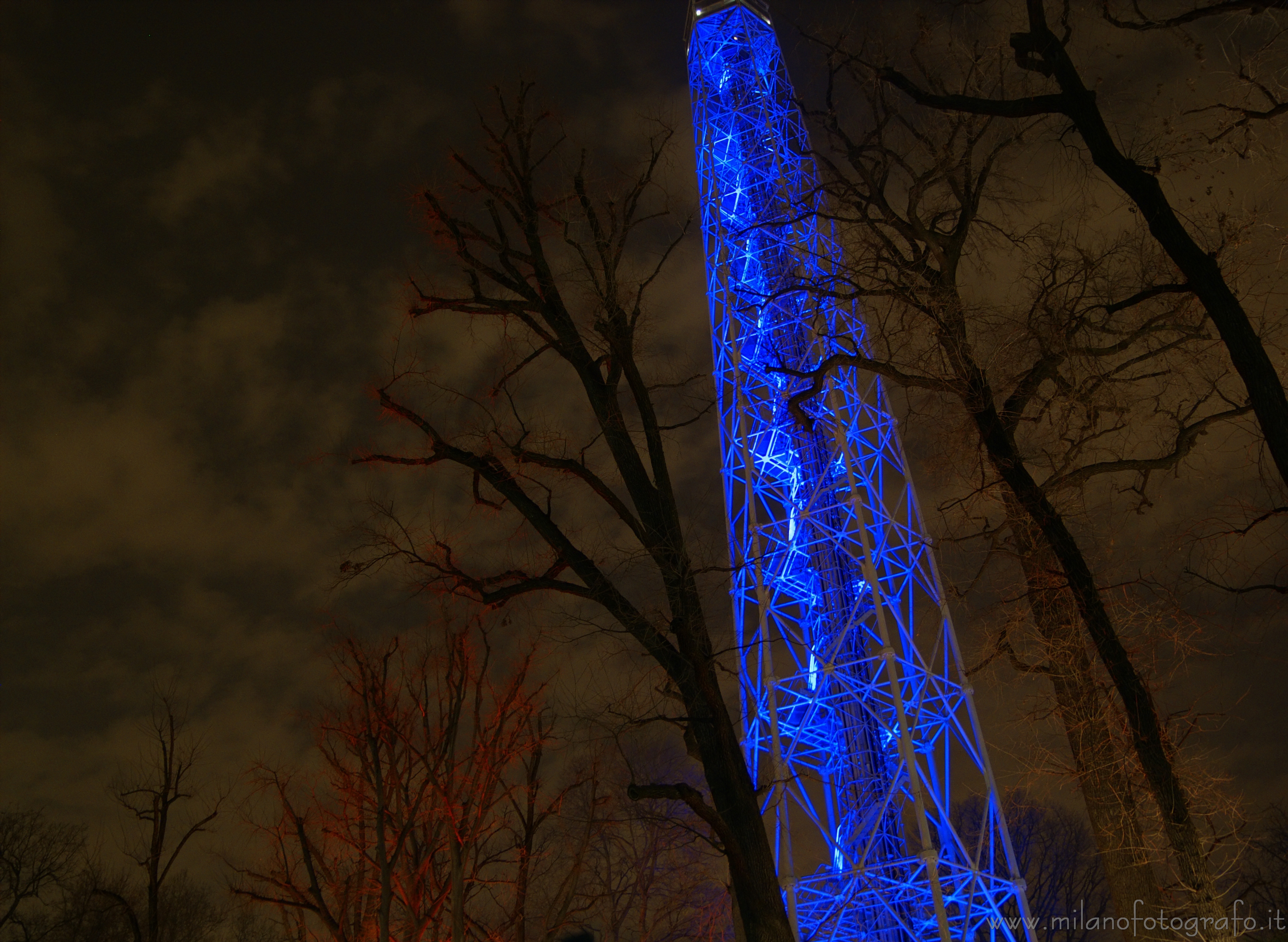 Milano: Torre Branca in notturno - Milano