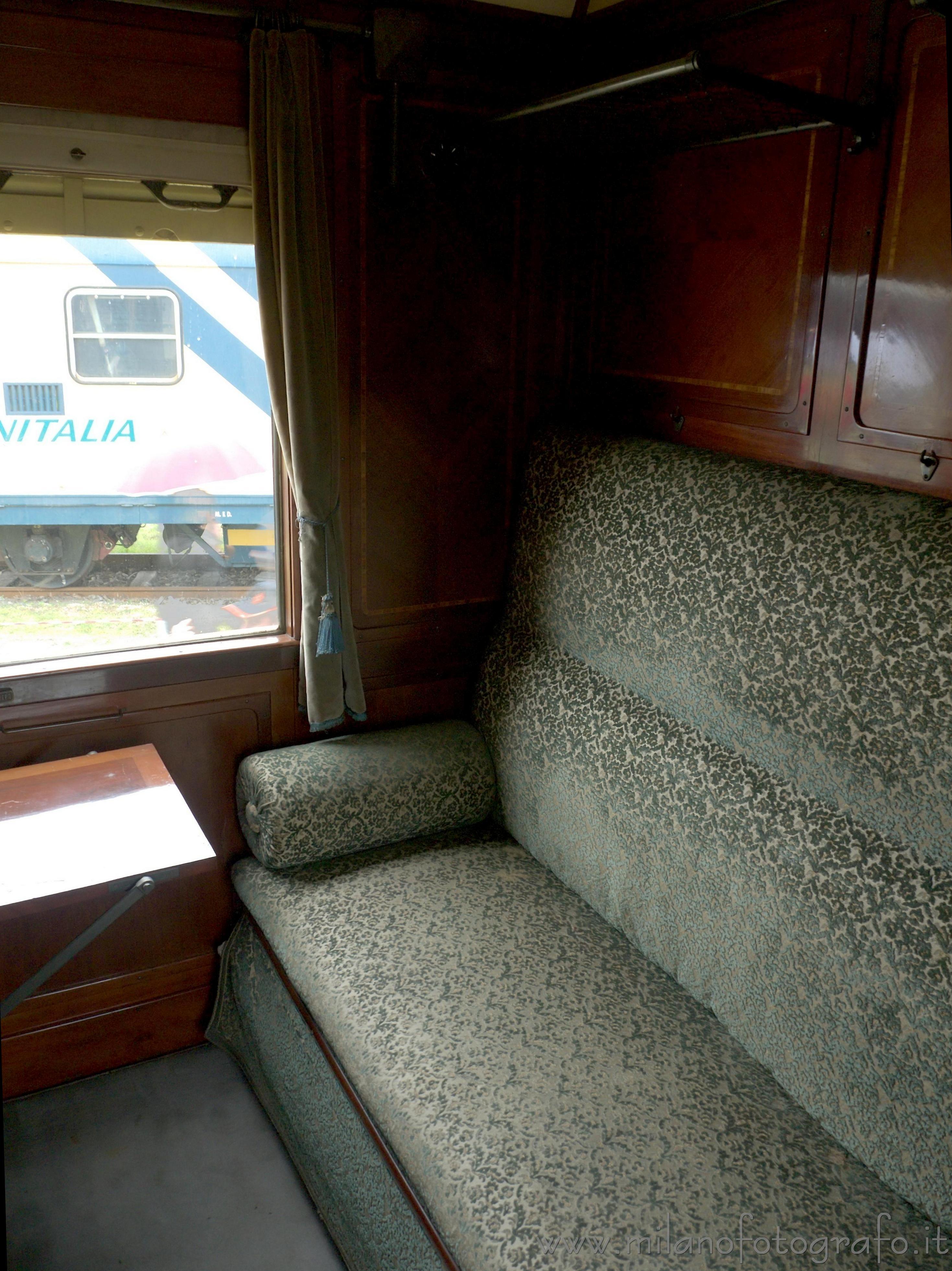 Milan (Italy): A brocade seat of the presidential train - Milan (Italy) Milan (Italy): A brocade seat of the presidential train - Milan (Italy)