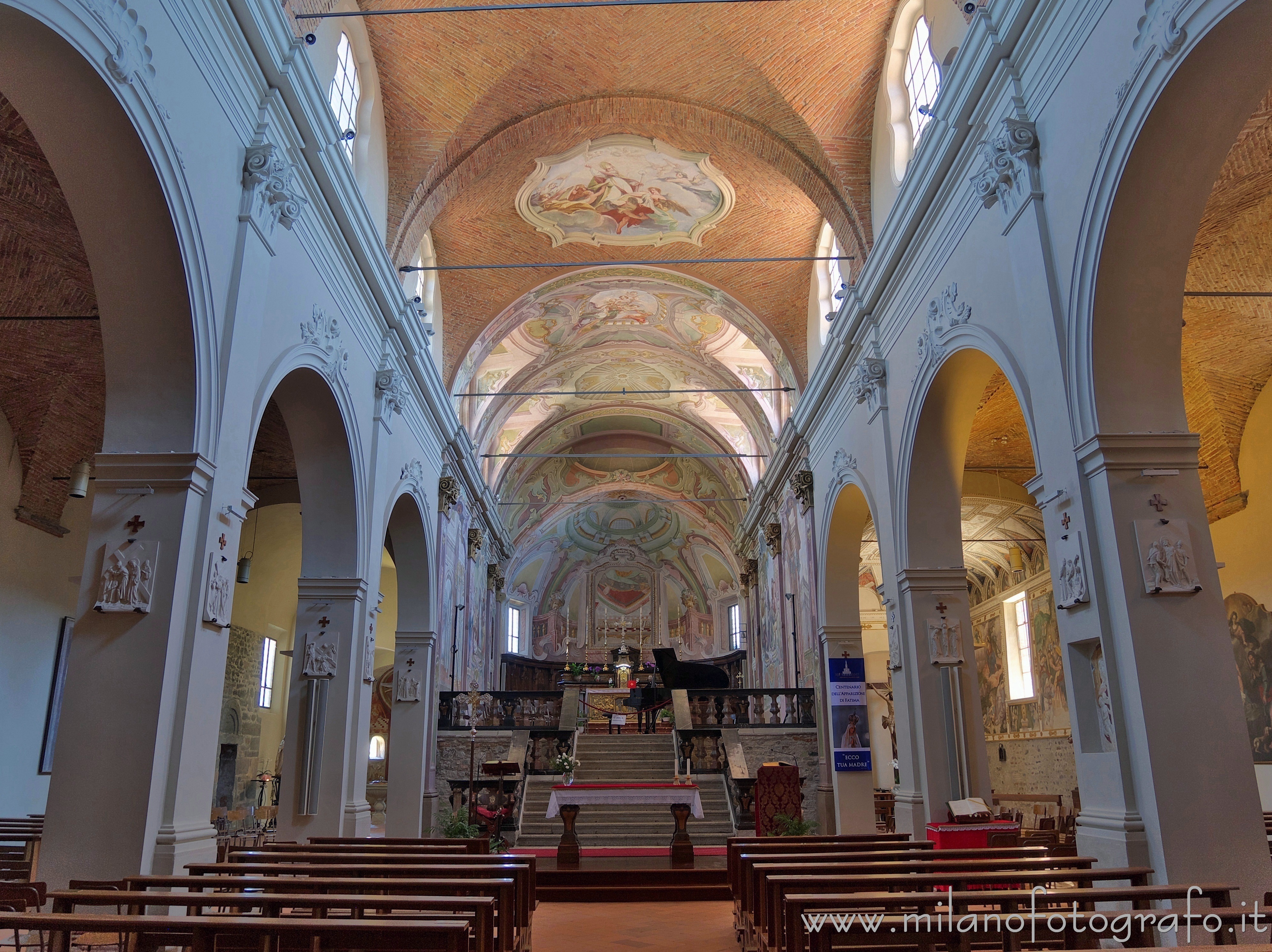 Sesto Calende (Varese, Italy): Interior of the Abbey of San Donato - Sesto Calende (Varese, Italy)