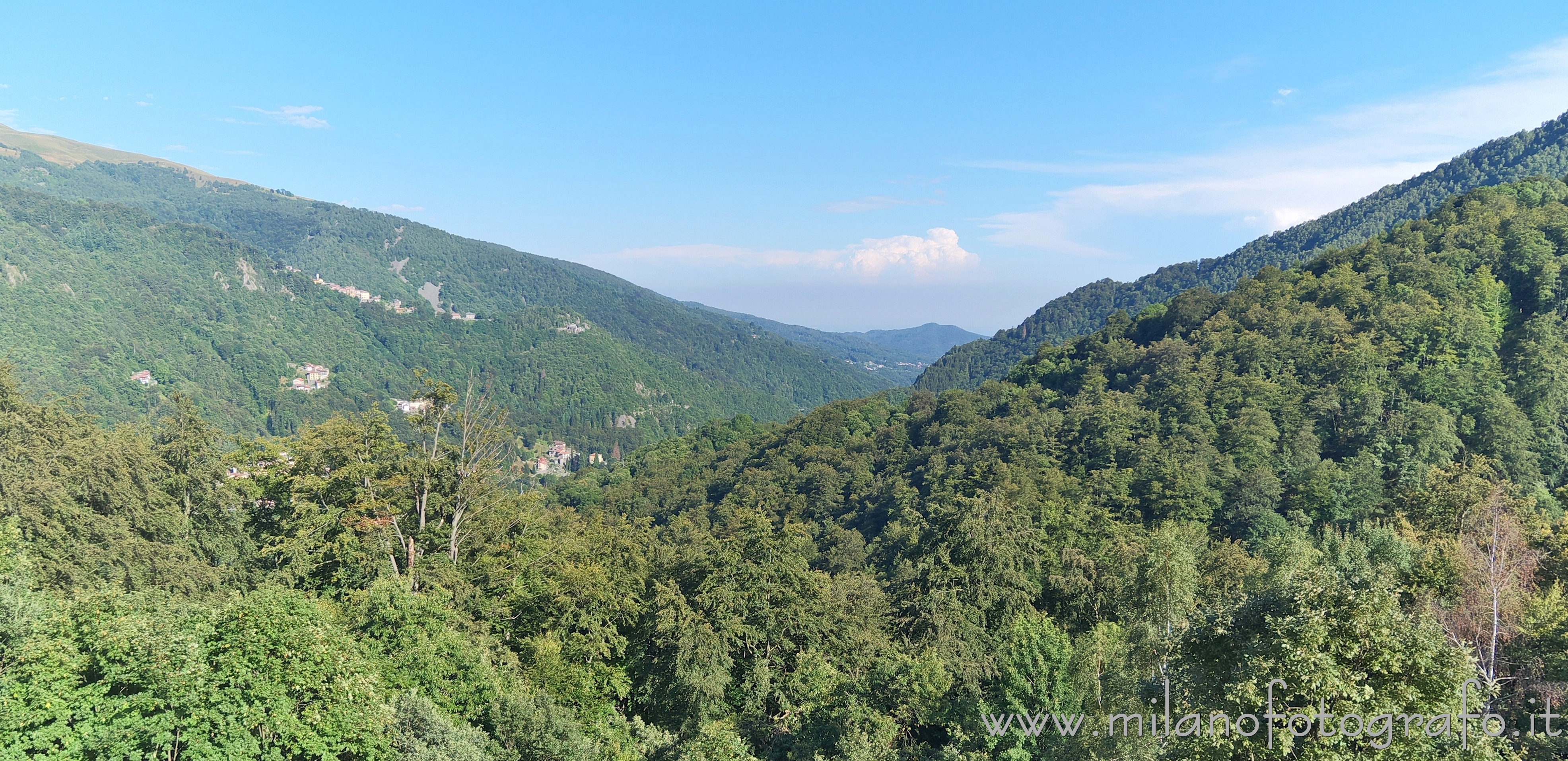 Campiglia Cervo (Biella): Panorama da piazzale del Santuario di San Giovanni di Andorno - Campiglia Cervo (Biella)