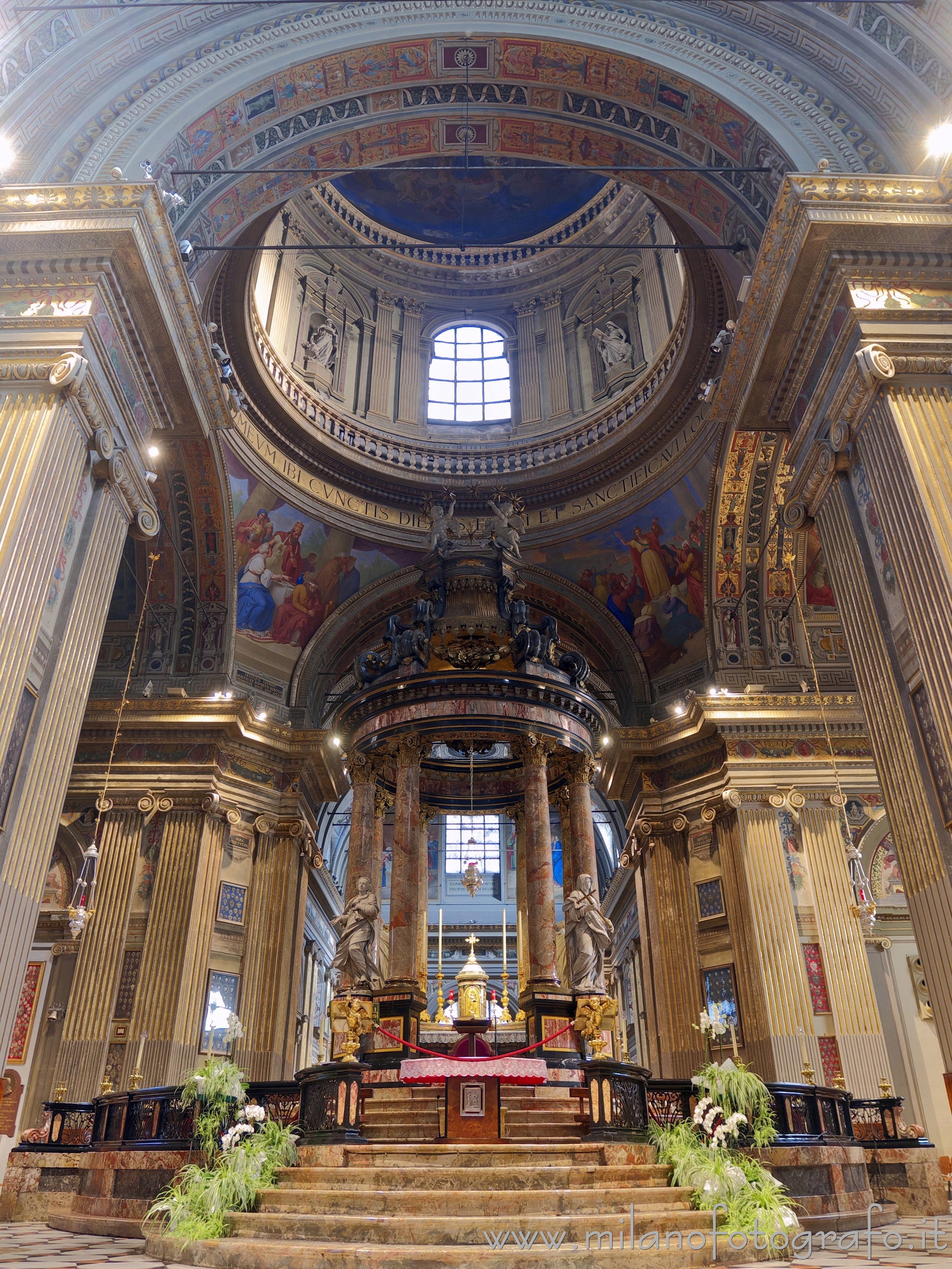 Caravaggio (Bergamo, Italy): Altar and dome of the Sanctuary of Caravaggio - Caravaggio (Bergamo, Italy)