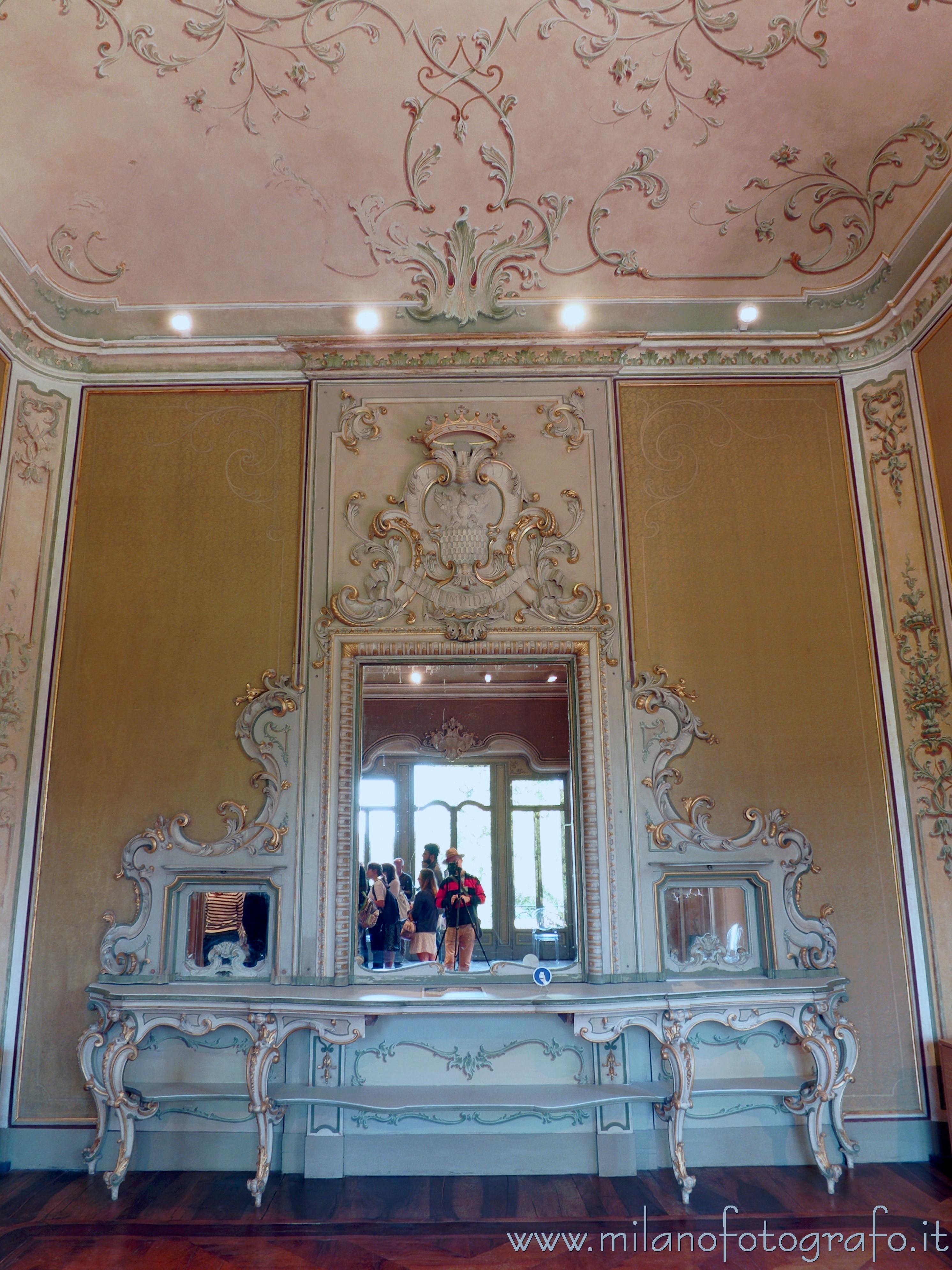 Arcore (Monza e Brianza, Italy): Mirror in the dining room of Villa Borromeo d'Adda - Arcore (Monza e Brianza, Italy)