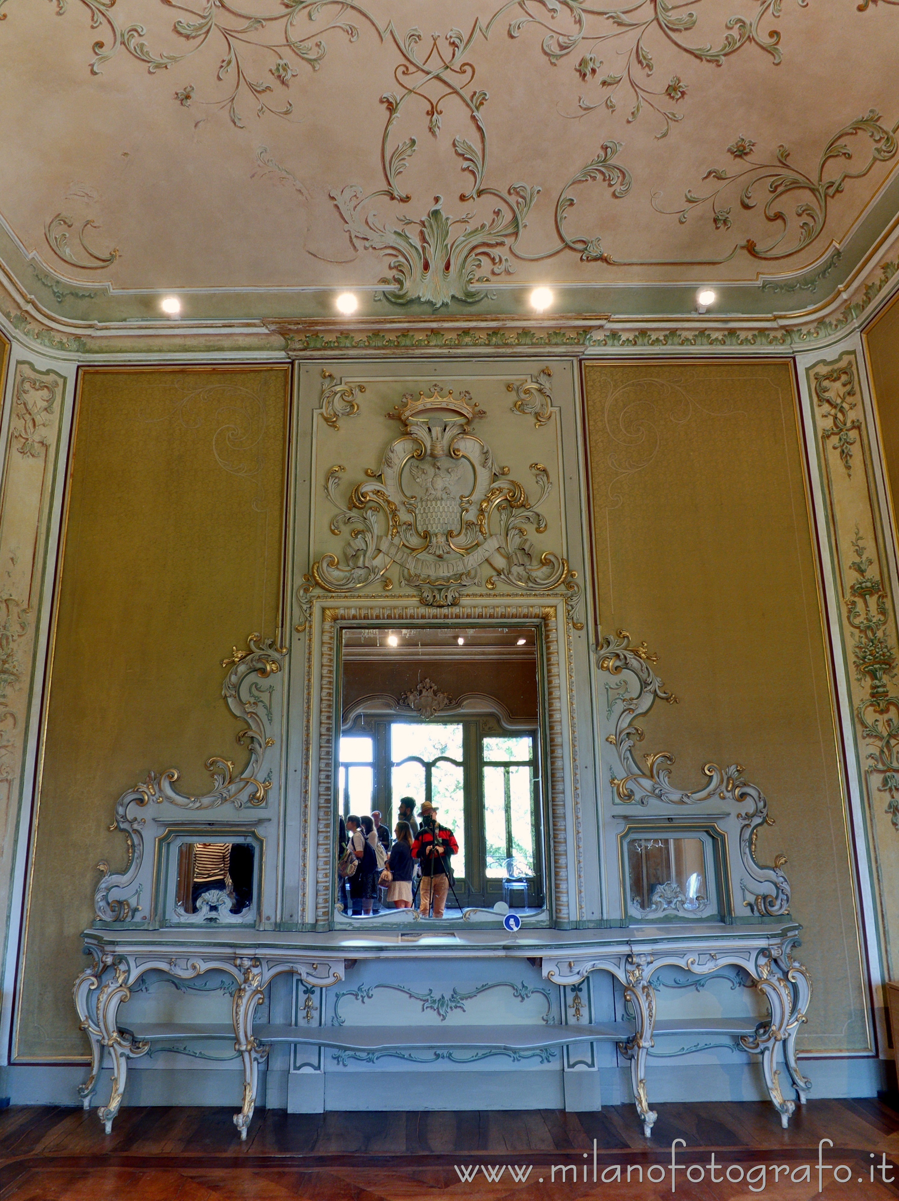 Arcore (Monza e Brianza, Italy): Mirror in the dining room of Villa Borromeo d'Adda - Arcore (Monza e Brianza, Italy)