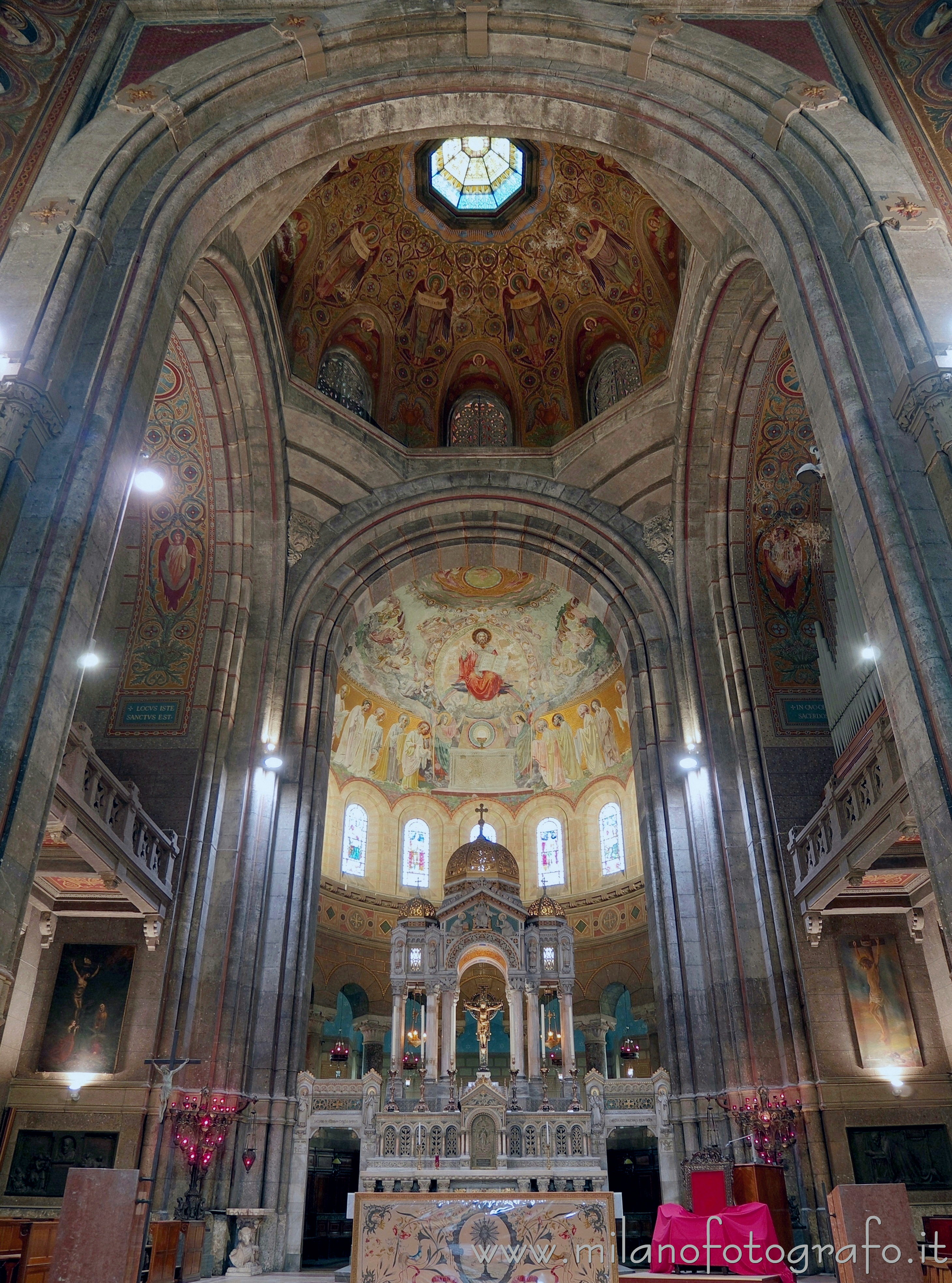 Milan (Italy): Altar and presbytery of the Basilica of the Corpus Domini - Milan (Italy)