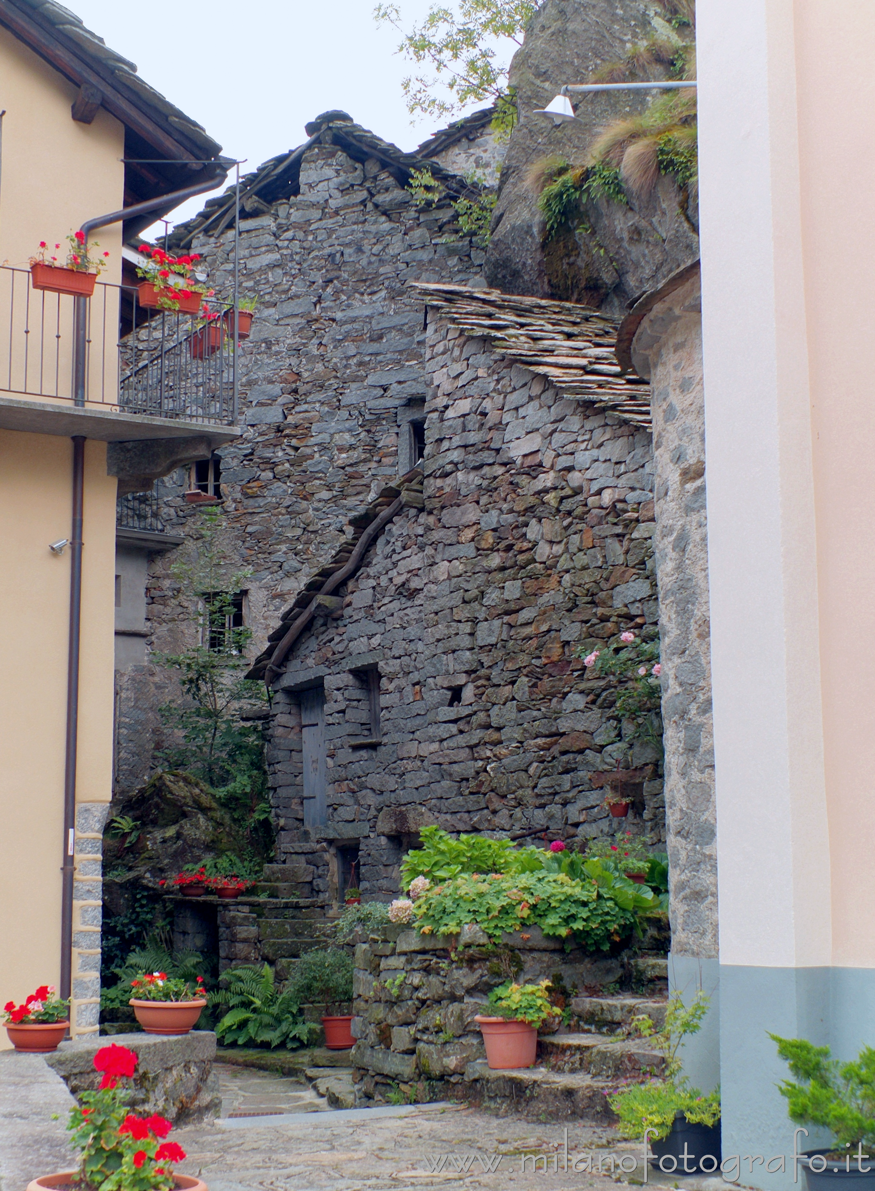 Rosazza (Biella (Italy)): Old houses beside the Oratory of San Defendente - Rosazza (Biella (Italy))