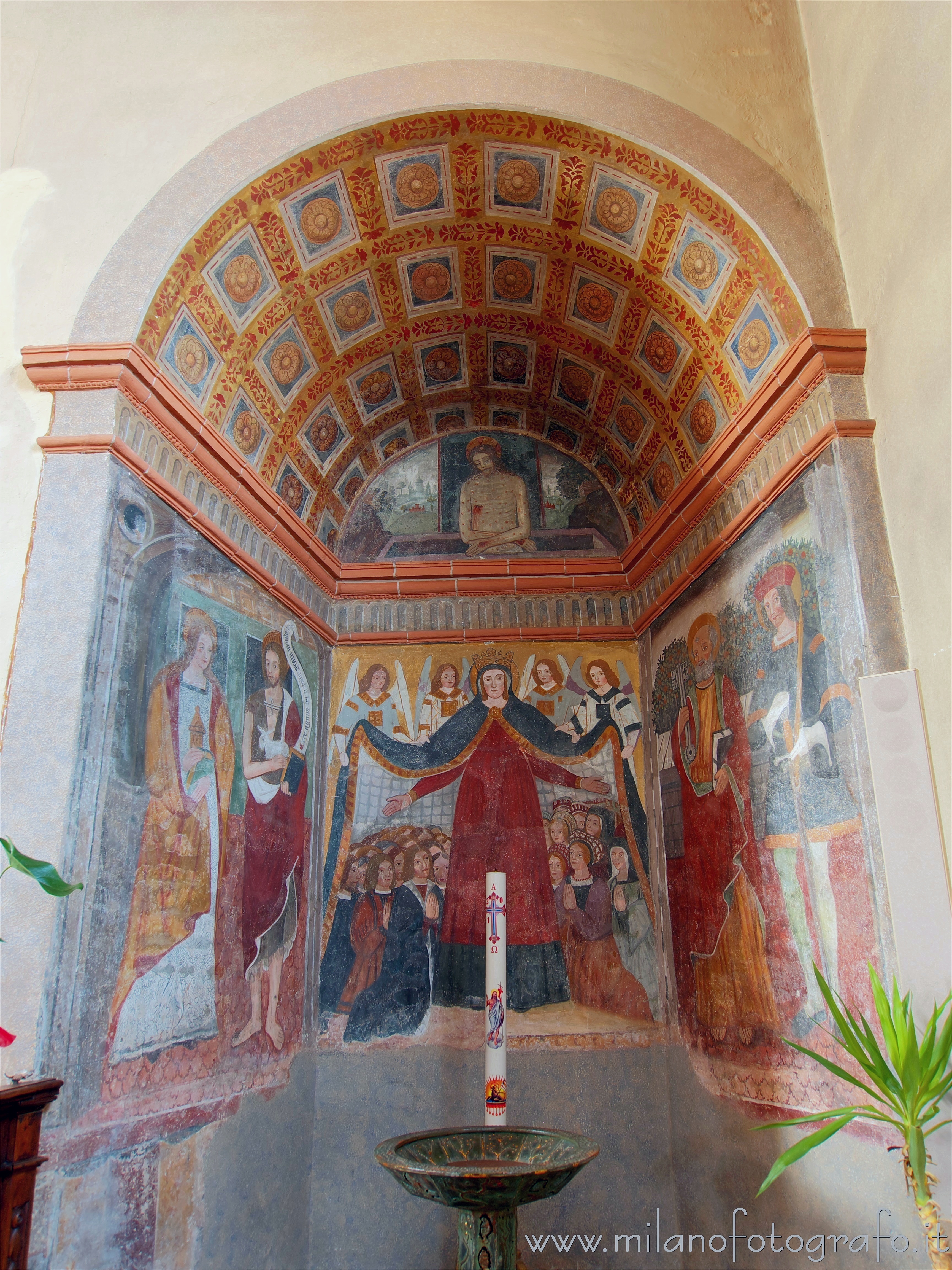 Benna (Biella): Cappella della Madonna della Misericordia nella Chiesa di San Pietro - Benna (Biella)